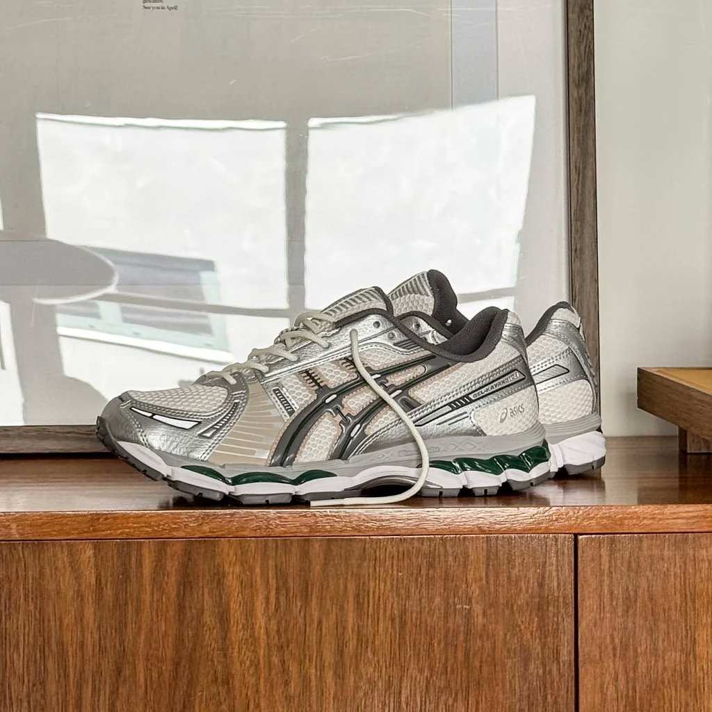 CaminoTV's tweet photo. attraper sa kayano 12.1 à partir de 77 balles on graille fort, le confort c'est abusé 

code : fall25 (prix de base 169€)
marron https://t.co/XF64Sk0XML 85€ 
beige https://t.co/4yD2pIhkcA 70€ 
vert https://t.co/WaEqaLak4Z 95€ 
bleu https://t.co/GDj9hDsu5m 77€
https://t.co/IuJSpCgO55