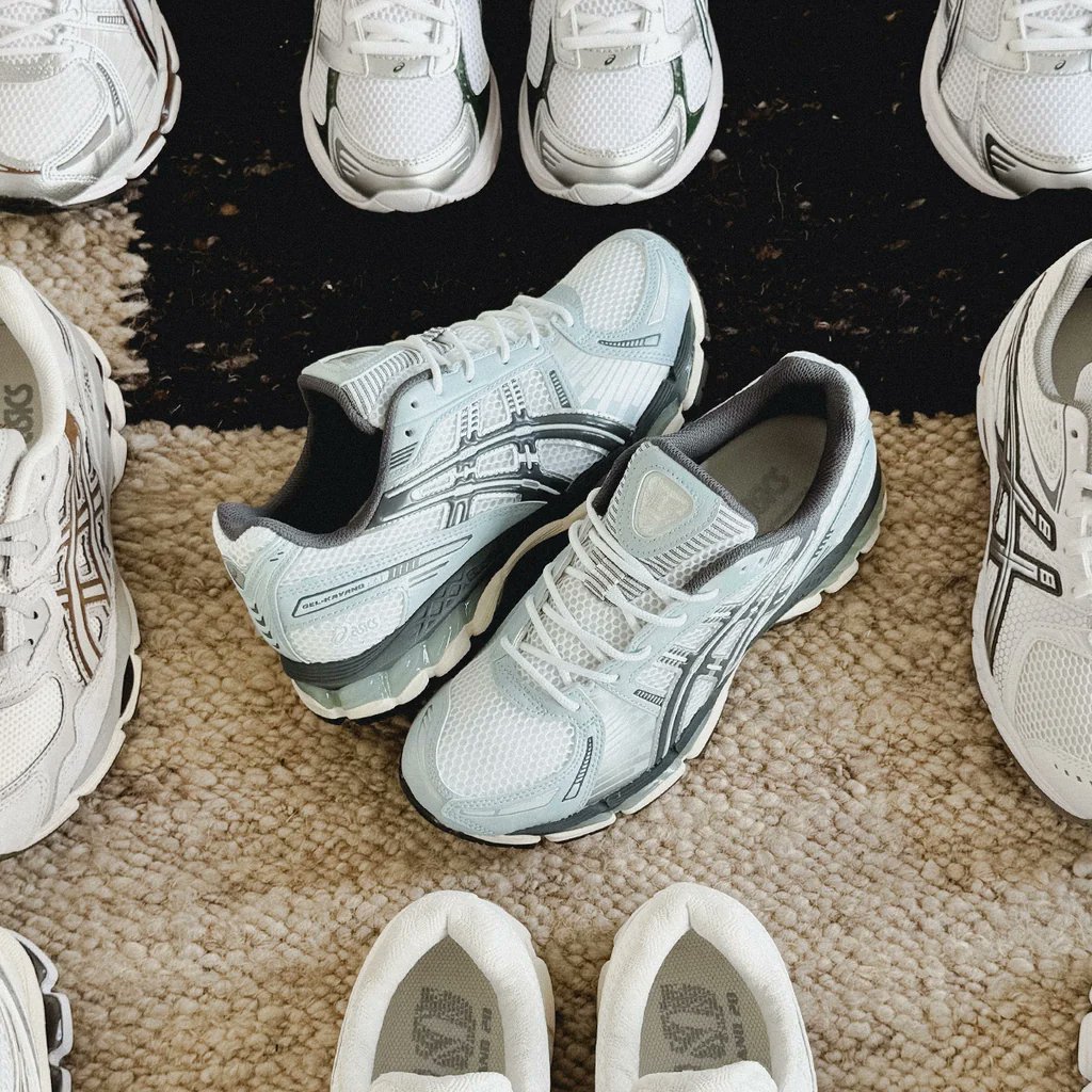 CaminoTV's tweet photo. attraper sa kayano 12.1 à partir de 77 balles on graille fort, le confort c'est abusé 

code : fall25 (prix de base 169€)
marron https://t.co/XF64Sk0XML 85€ 
beige https://t.co/4yD2pIhkcA 70€ 
vert https://t.co/WaEqaLak4Z 95€ 
bleu https://t.co/GDj9hDsu5m 77€
https://t.co/IuJSpCgO55