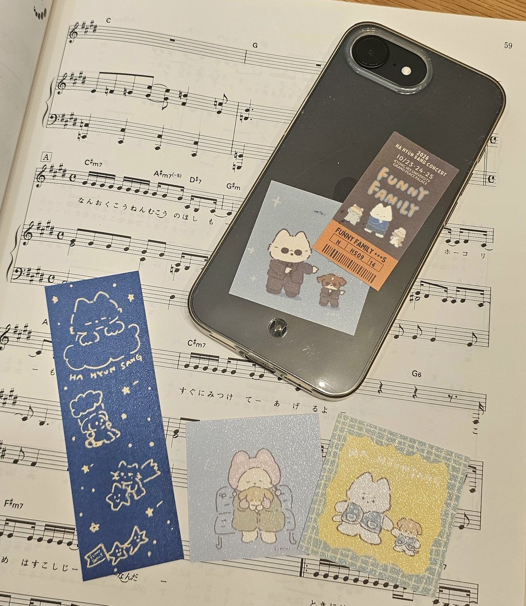 citrus_hhs's tweet photo. 하현상  Funny Family  나눔

💫 미니 티켓 카드 : 14장
💫 책갈피 : 12개
💫 스퀘어 카드 : 종류별 3장씩 (반짝이는 특수지로 제작했어요 ✨)

날짜 : 10/24
무인 나눔
배부 장소는 당일 타임라인에 공지할게요!

마음에 드는 게 있다면 편하게 가져가세요〜 https://t.co/I1tTdu8B7R
