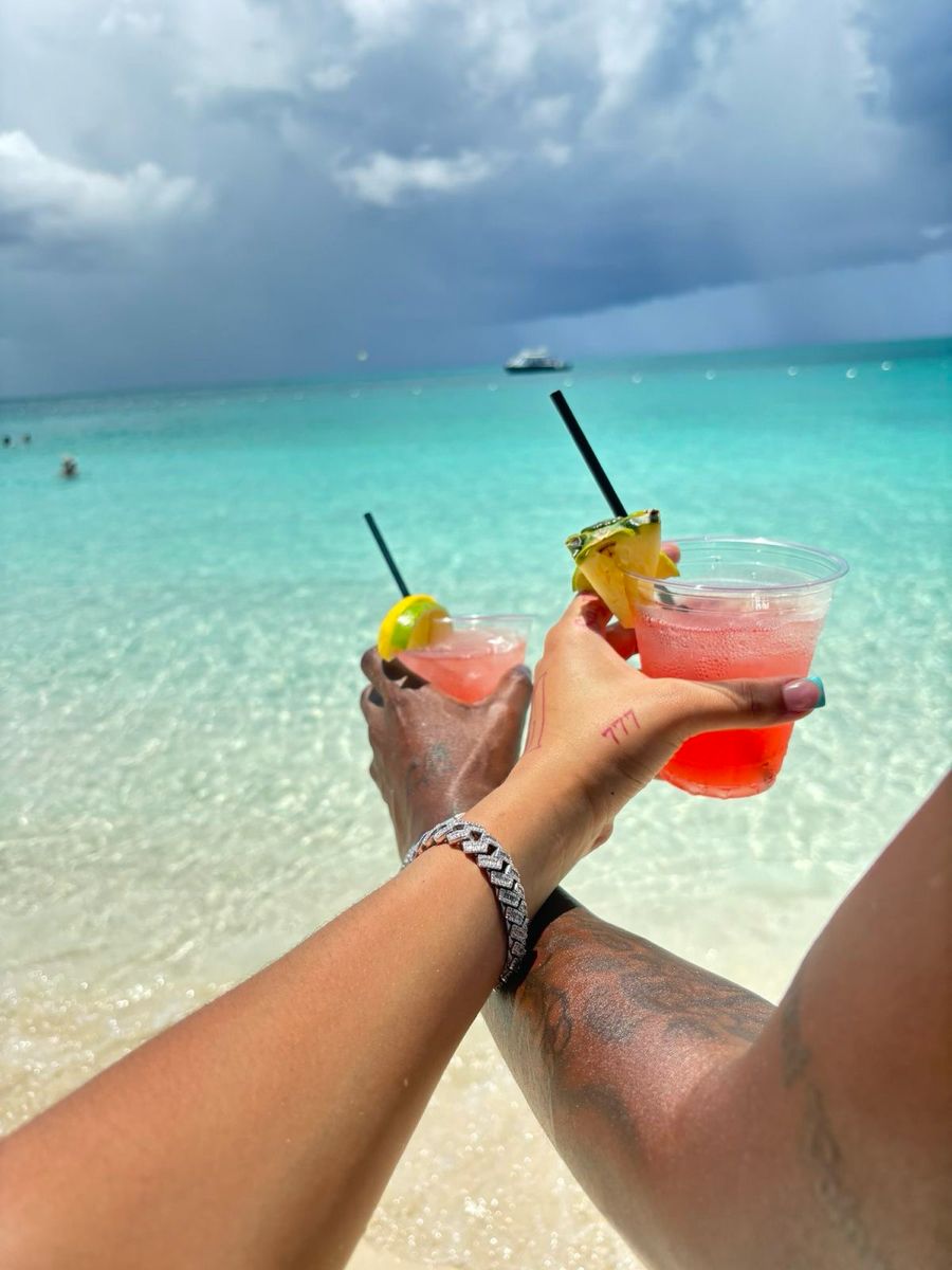 MauritiusGuide's tweet photo. Friday starter pack in Mauritius 
@ Cap Malheureux https://t.co/3JHWsAGM61
