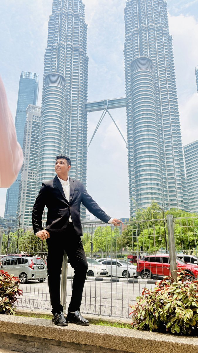 rajjjjjj69's tweet photo. saw you taking pic near klcc https://t.co/Tcn5kIbICc