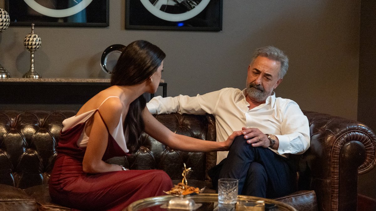 startv's tweet photo. #BaşkalarınınHayatı yeni bölüm fotoğrafları! 📸 5. bölüm yarın 20.00'de Star'da! @bh_resmidizi https://t.co/IarMiPrbcl