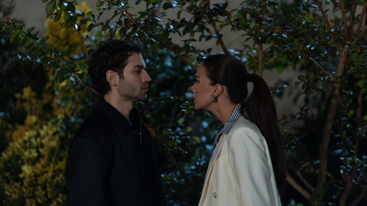 startv's tweet photo. #BaşkalarınınHayatı yeni bölüm fotoğrafları! 📸 5. bölüm yarın 20.00'de Star'da! @bh_resmidizi https://t.co/IarMiPrbcl