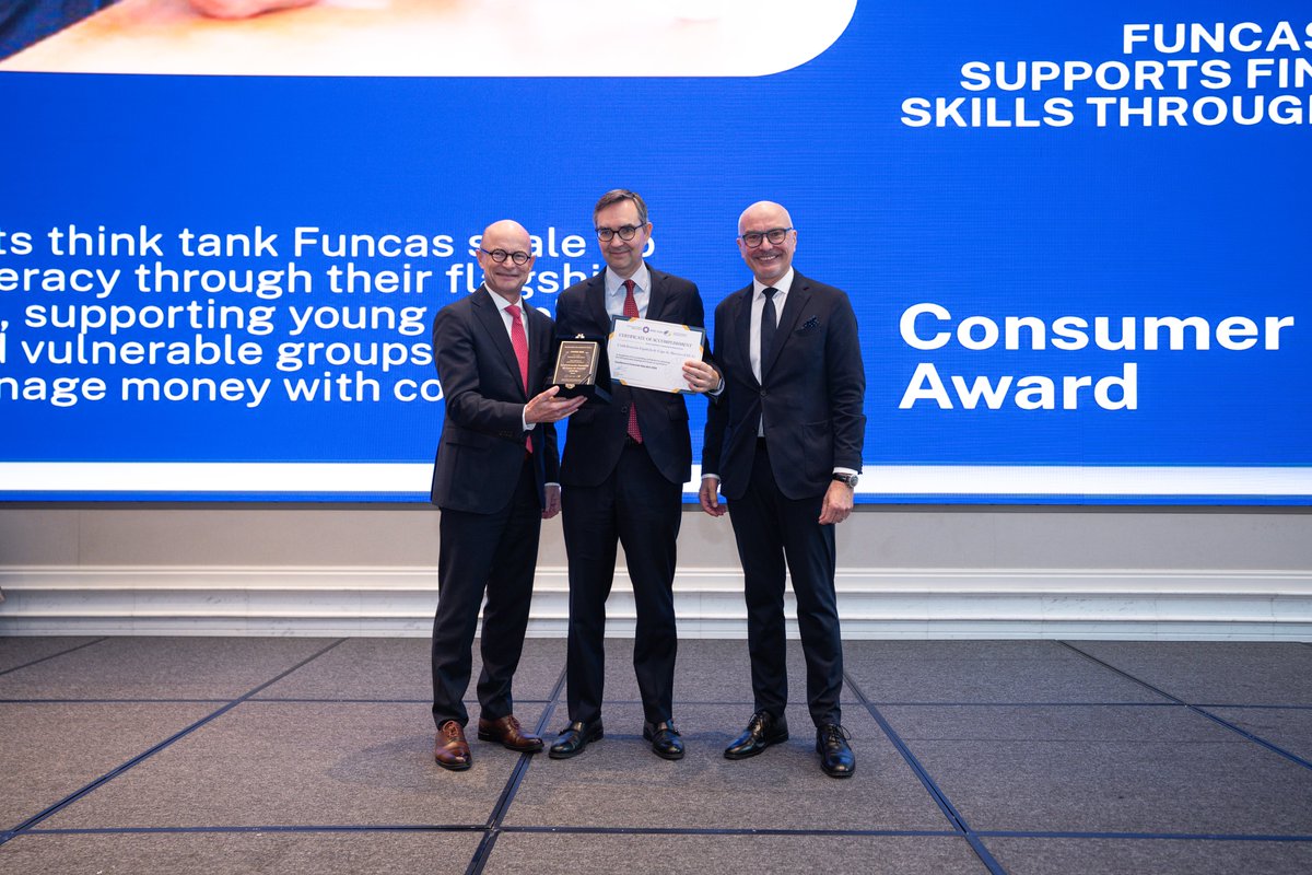 sectorceca's tweet photo. 🏆 La labor de CECA en #EducaciónFinanciera ha sido distinguida por @WSBI_ESBG en los Sustainable Development Goals Awards.

Un reconocimiento recogido en Bangkok por nuestro Subdirector General, Luis Teijeiro, que refuerza nuestro compromiso con la inclusión, la autonomía financiera y el progreso de las personas. 🌱