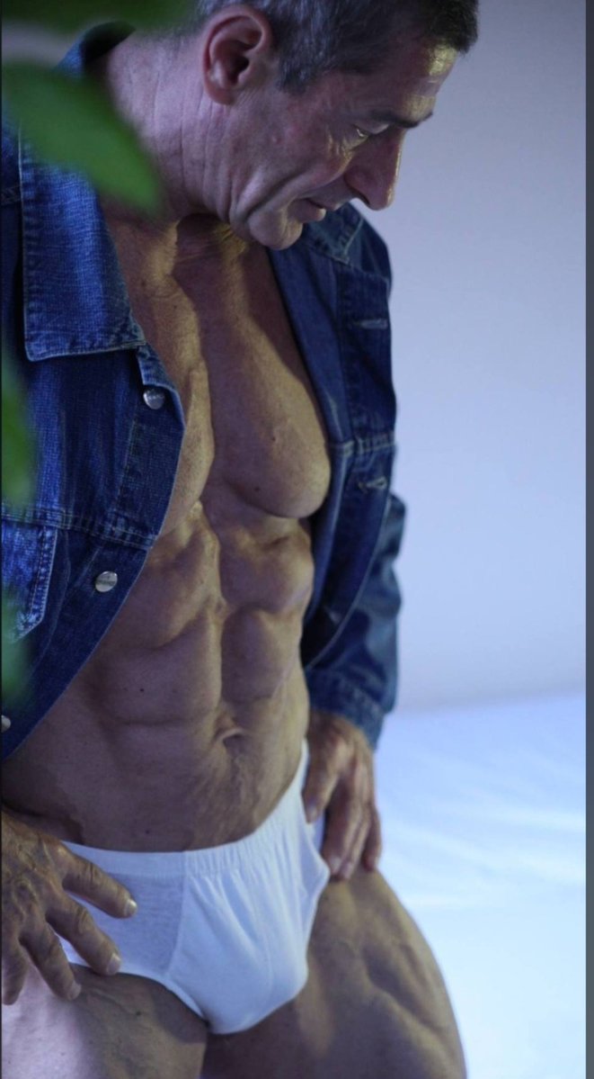 DreamerInthe's tweet photo. No ID. Not a new pic. The ultime Muscle DADDY! Flodded with testosterone &amp; roids, asserting him as An Alpha Daddy! He's a Dream! https://t.co/8tqZXxiiOx