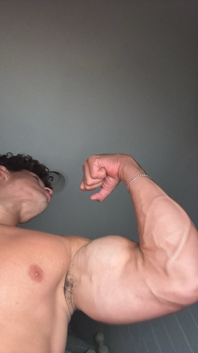 JJchad06's tweet photo. online all day later. start blowing my shit up now https://t.co/82cIOQMQoy