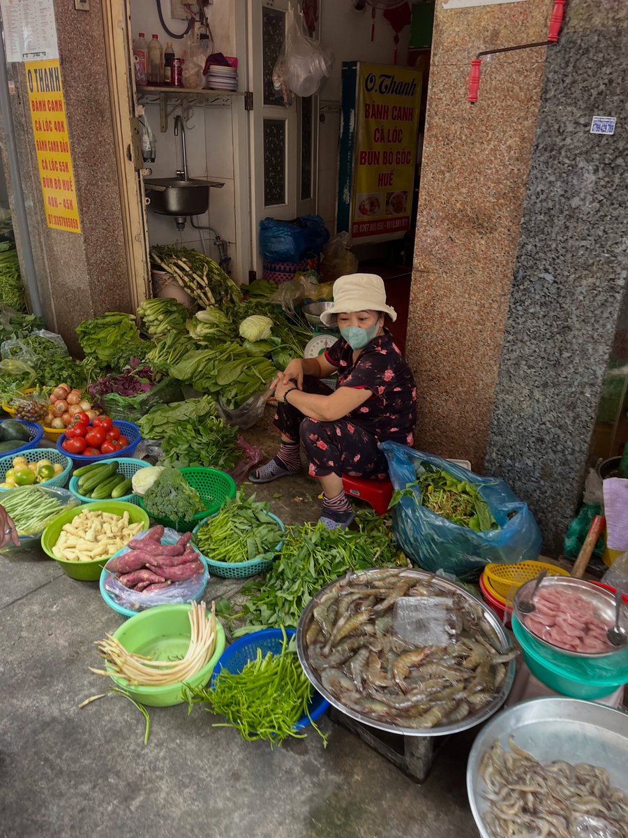 julio09830's tweet photo. Mattina a spasso per Saigon con Nana, tra storia del Vietnam e angoli della città vissuti come un local. Pomeriggio al Museo della Guerra: un’esperienza intensa, tra riflessione e turbamento. https://t.co/TmgWIRfP9t