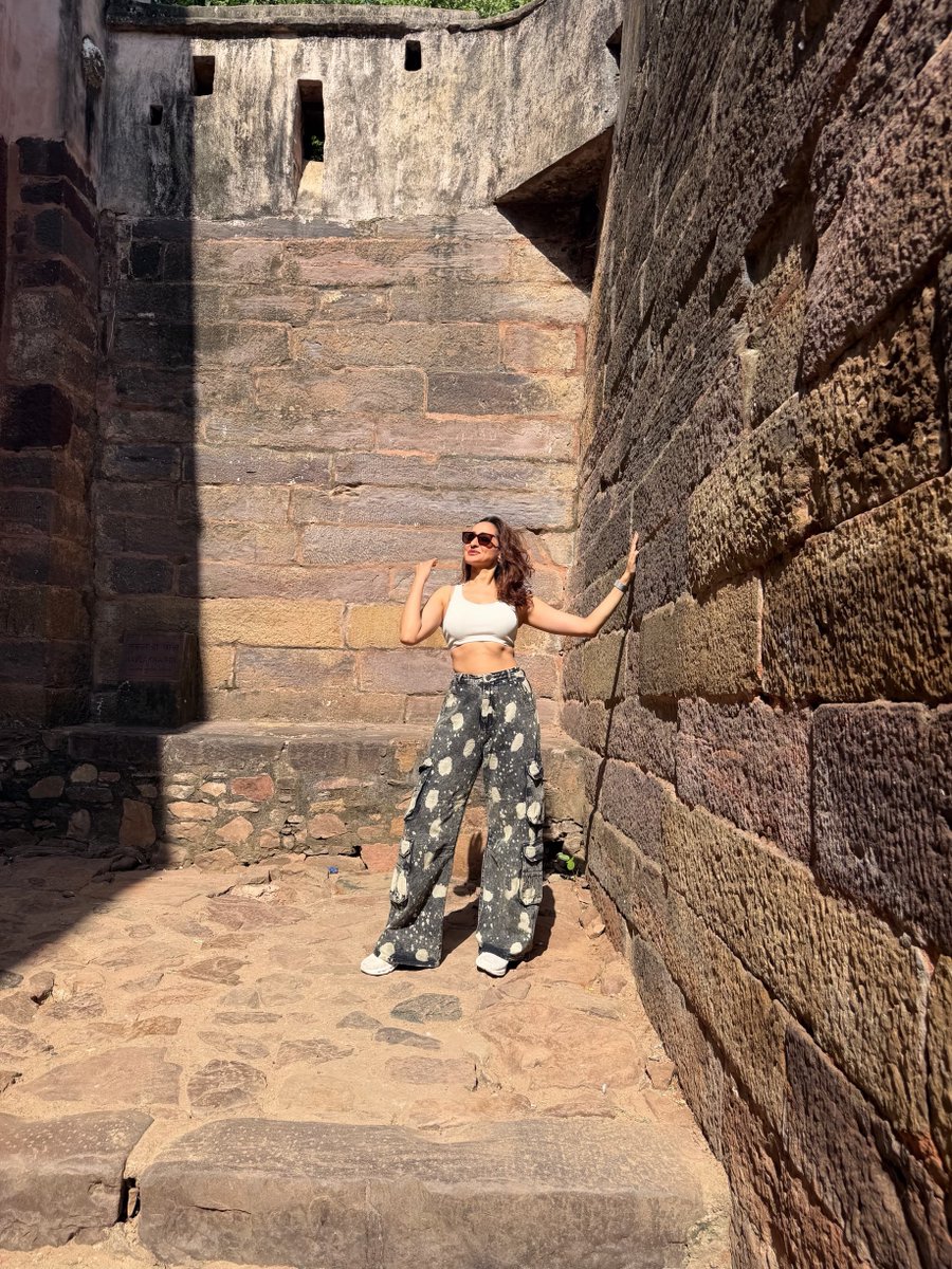 HydTimes's tweet photo. Pragya Jaiswal shares glimpses from her recent Ranthambore getaway.

(Pragya Jaiswal, Ranthambore trip, wildlife safari, travel diaries, nature getaway)

#PragyaJaiswal #Ranthambore #TravelDiaries #WildlifeSafari #RajasthanDiaries https://t.co/egEQCzSQ8B