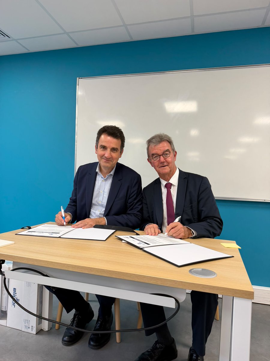 AFTRAL's tweet photo. ✨ Une soirée sous le signe de la réussite et du partenariat !

🤝 Signature de la convention-cadre AFTRAL/ISTELI x LACROIXSAVAC
🎓 Remise des diplômes CléA Management

Bravo aux diplômés pour leur engagement et merci à toutes les personnes présentes ! 🙏 https://t.co/NtAFmg94VB
