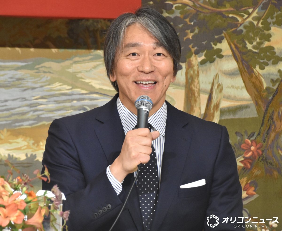 oricon's tweet photo. 松井秀喜、巨人の新監督に就任
背番号90の理由明かす
https://t.co/zwTWx41YY3
⠀
背番号90について、松井監督は長嶋茂雄さんが監督就任後初めてつけたのが「90」で、「長嶋監督の情熱を継いでいきたい」と説明。また、長嶋さんが89歳で亡くなり、今年90歳になることも理由に挙げた。さらに、現役時代 の背番号「55」と現役最後につけた「35」の合計が90になることから「新たなスタートを切るには90番が一番ふさわしい」と語った。
