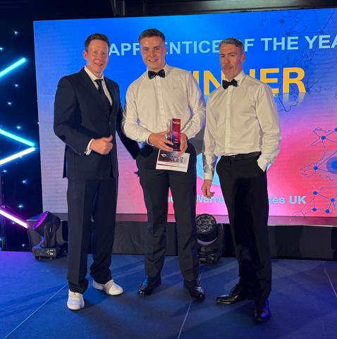 NPTCGroup's tweet photo. Huge congratulations to @NPTC_Pathways apprentice Jacob Warren of Envases, who has been named Apprentice of the Year at the 𝗠𝗮𝗱𝗲 𝗶𝗻 𝗪𝗮𝗹𝗲𝘀 𝗔𝘄𝗮𝗿𝗱𝘀 𝟮𝟬𝟮𝟲 🎉

Jacob received the award after developing a new tooling management system designed to improve maintenance planning, knowledge sharing and process standardisation across the factory 🛠️💡

Having only recently completed his Foundation Apprenticeship, Jacob is now undertaking his Level 3 NVQ alongside an Engineering Degree at the University of Wales Trinity Saint David 🎓

Just two years into his engineering career, this is an incredible achievement and fantastic recognition of Jacob's hard work and innovation. We’re incredibly proud of you, Jacob! 👏🏻🏆

#AtTheHeartOfYourFuture ❤️🤍🖤