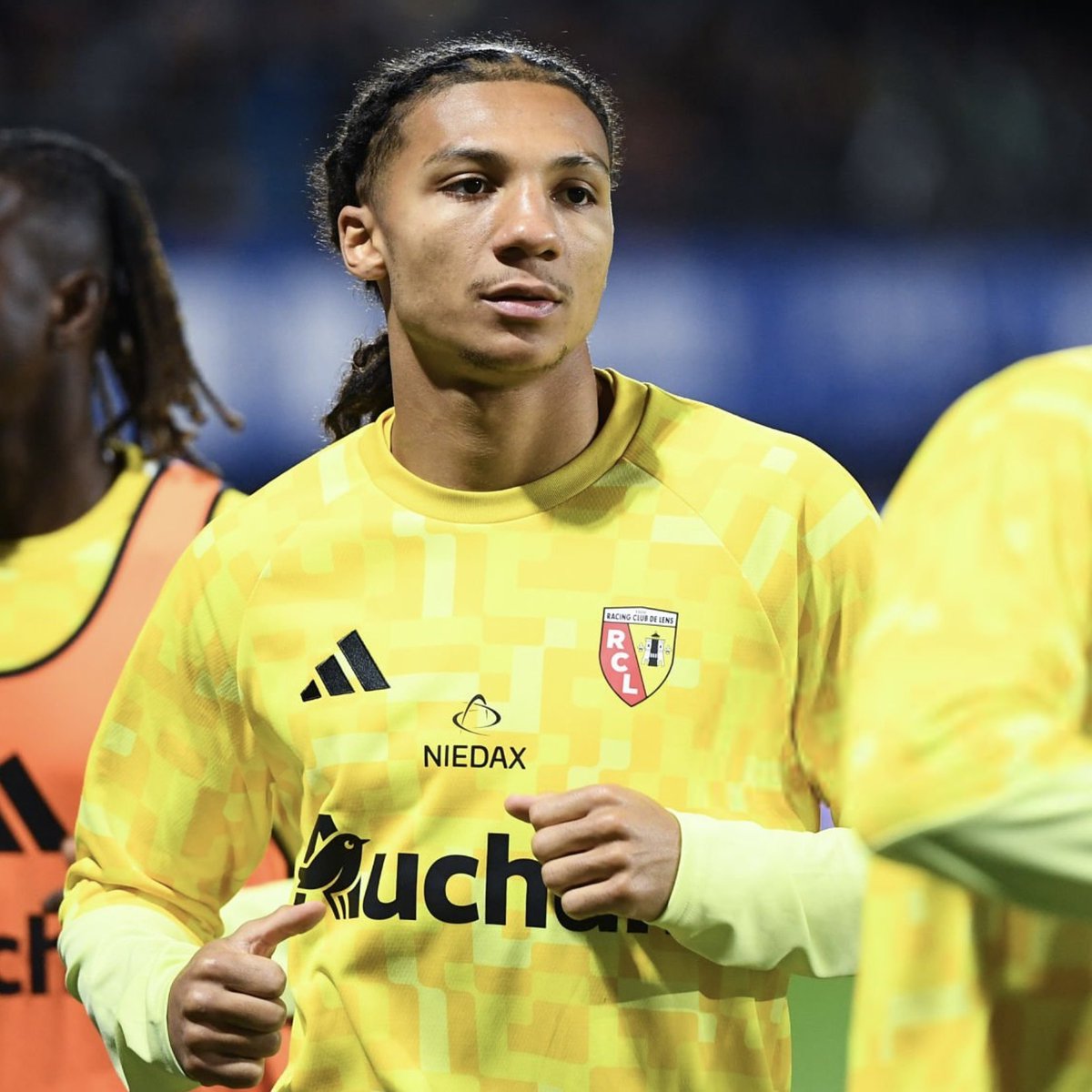 ActuFoot_'s tweet photo. 🚨 OFFICIEL ! ISMAËLO GANIOU 🇫🇷 SERA ABSENT PLUSIEURS SEMAINES ! 🤕

Le défenseur du RC Lens a subi une intervention chirurgicale au genou gauche après avoir ressenti une nouvelle gêne à l’entraînement.

🗞️ communiqué https://t.co/IUPjnK60px