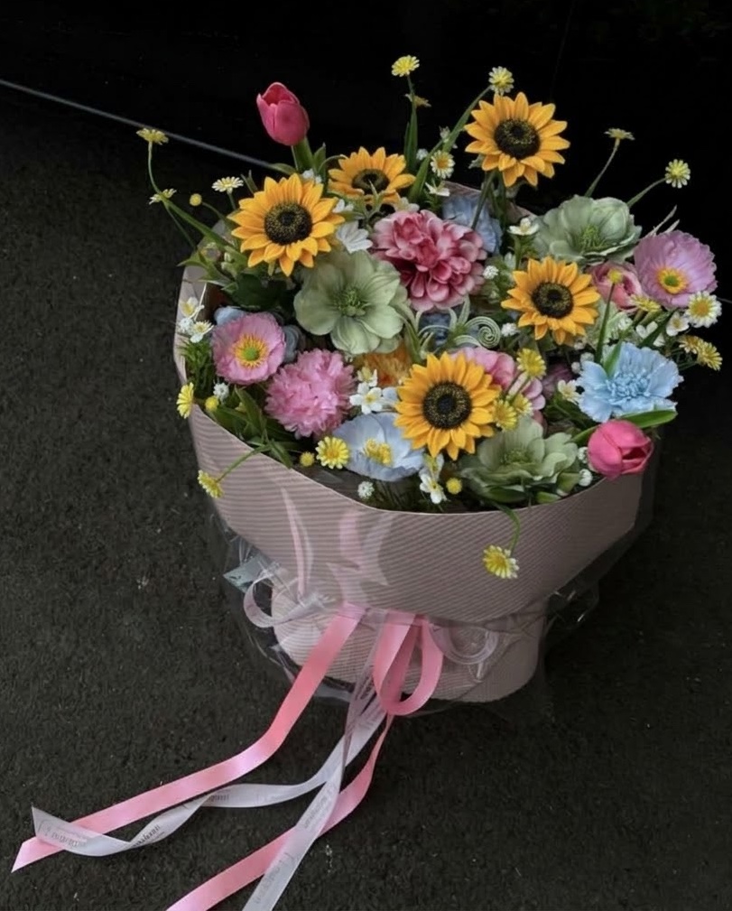 sunflowerchives's tweet photo. Forever falling for flowers. https://t.co/RnohtkHfGK