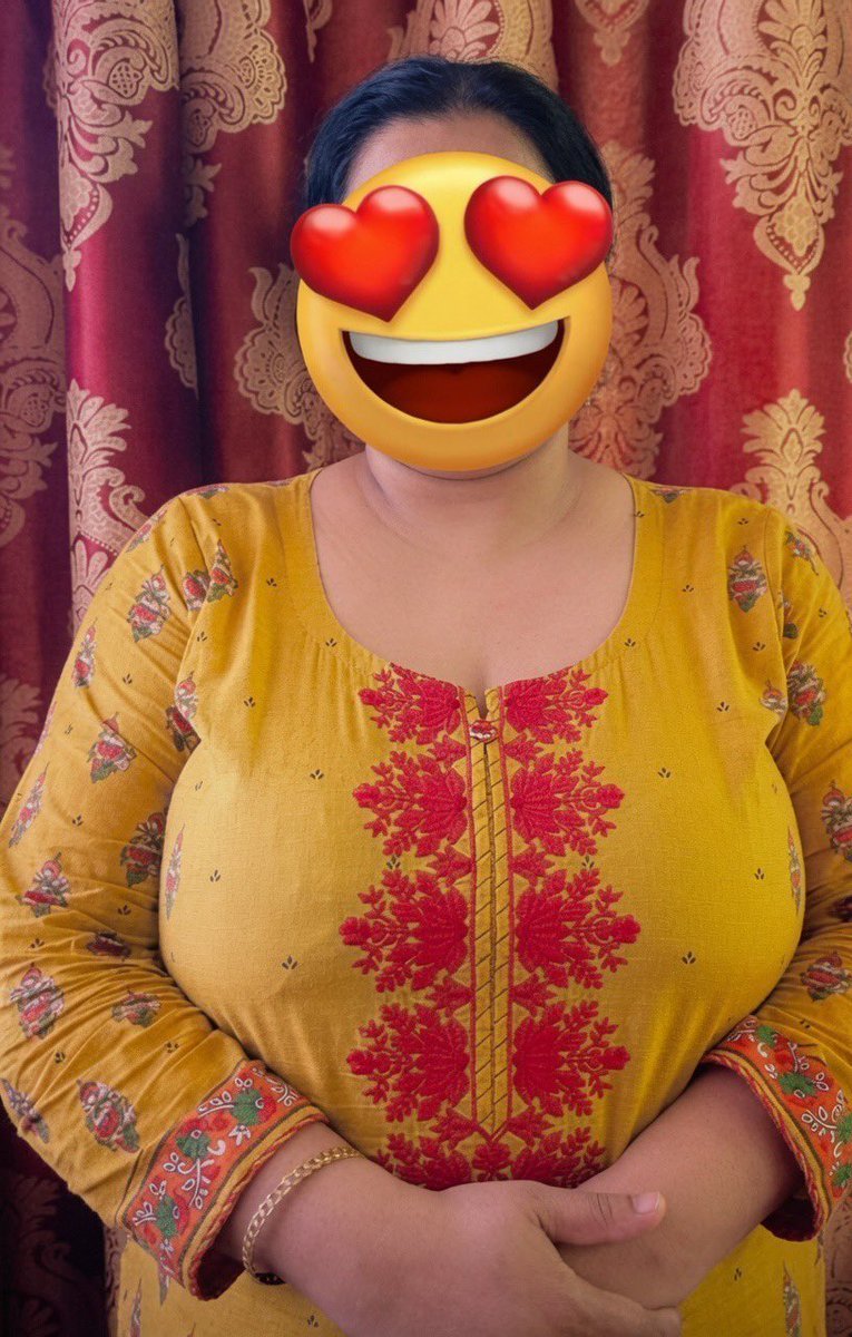 Khan_Garam_hon's tweet photo. ہر گھر میں ایک ایسی رن ضرور ہوتی ہے جس کی چھاتی اور ممے خاندان کےی دوسری عورتوں کے نسبت بڑے ہوتے ھیں۔
ایسی عورتوں کو خاندان کے مرد شادییوں میں سپیشل دعوت دیتے ھیں تاکے انکے ممے دیکھ کے ان کی آنکھیں ٹھنڈی رھیں https://t.co/Ggfx99QdTe