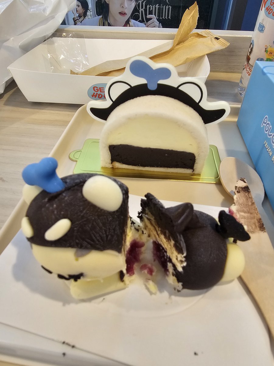 spanyapa's tweet photo. เนื้อพี่ซังอร่อยทุกอย่างเลย แต่กินพร้อมกันหมดแน่นจุกรู้สึกว่าหวานมากเลยหล่ะ น้ำที่หวานสุด ไอติมอร่อยมากเปรี้ยวๆ มูสนิ่มมากอร่อย โรลก็อร่อยไม่หวานมาก ไปยังไม่มีเมนูพิเศษกับมาการอง คุ๊กกี้ก็หมด ตอนกลับยัยซังบ๊ายบายด้วย🥰
#POLCASAN
#gemmhouse https://t.co/6xsG8uHBNZ