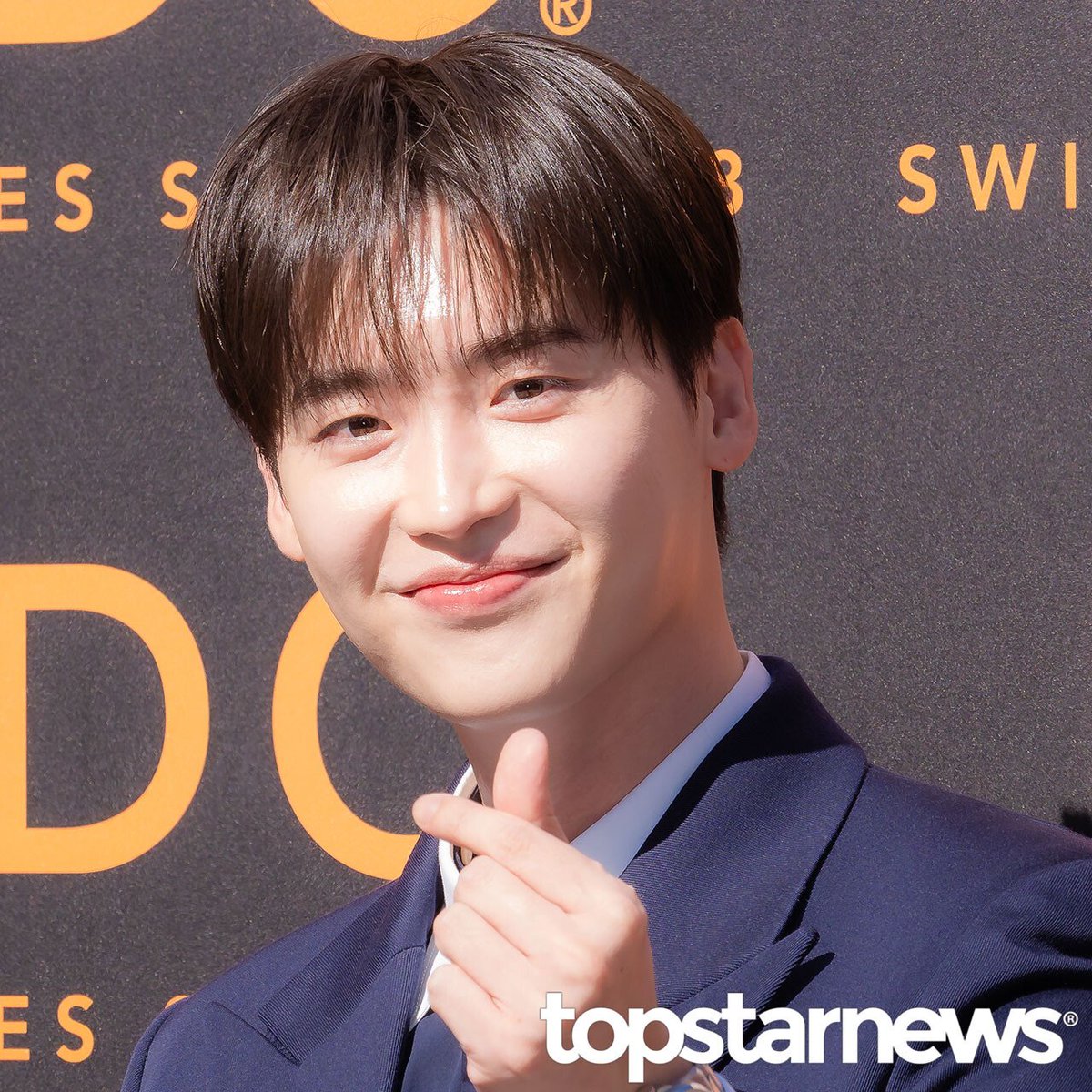 LeeJongSukWorld's tweet photo. 2026.10.23 #이종석 #LeeJongSuk at Mido watch event 😄 https://t.co/8pZlaQ0Pe2