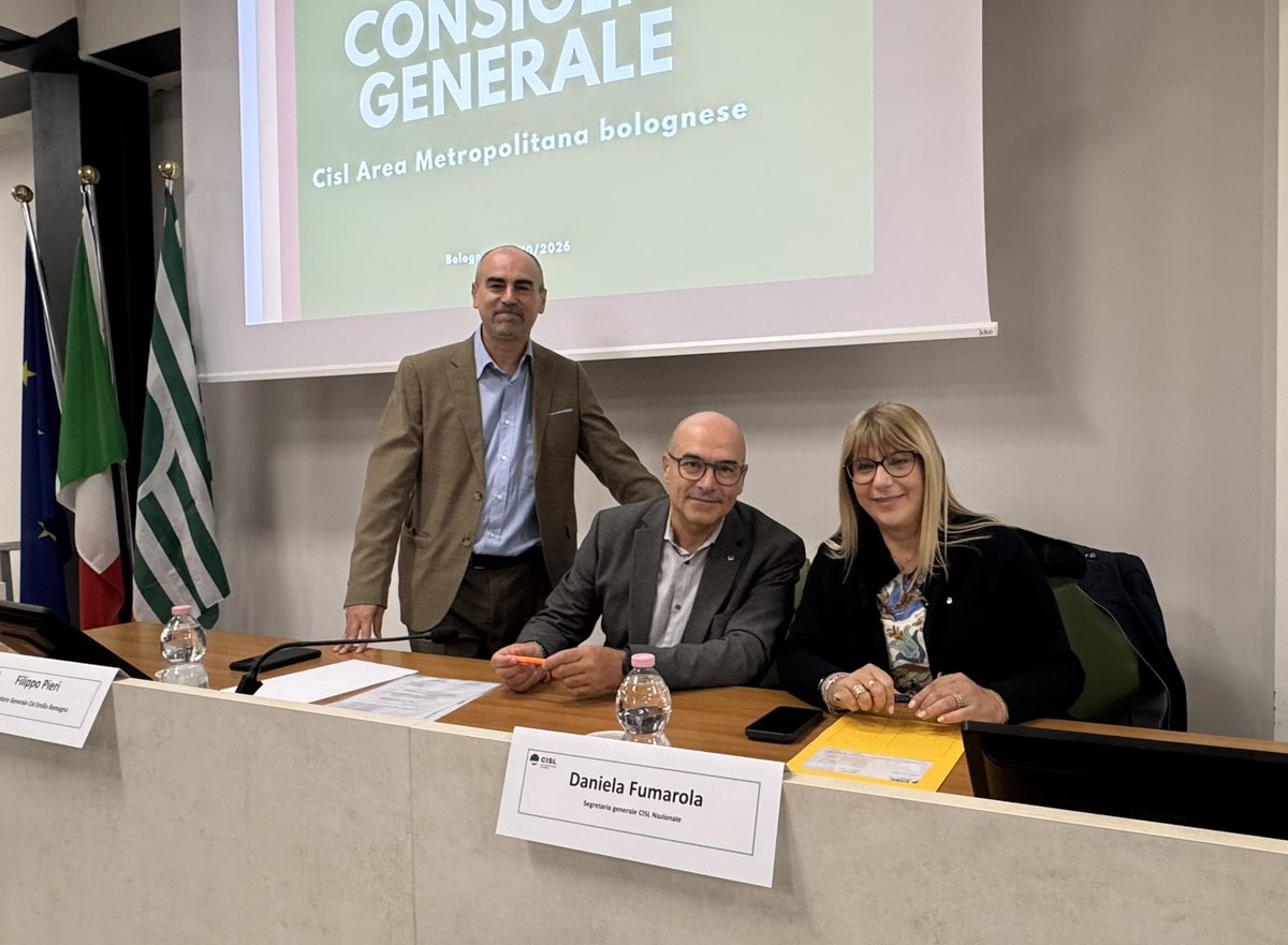 CislNazionale's tweet photo. Tappa a Bologna per la leader #Cisl, #DanielaFumarola, che oggi concluderà con il suo intervento i lavori del consiglio generale della @cislareametrobo. Tra i temi al centro del dibattito: il Patto regionale per il lavoro, il clima e l'economia sociale e il Libro Verde per il Patto sociale «Costruiamo insieme l'Italia di domani». Alla riunione, aperta dalla relazione del segretario generale della Cisl Area Metropolitana Bolognese, Enrico Bassani, partecipa anche il segretario generale dell’USR Emilia-Romagna, Filippo Pieri.

#LibroVerde #PattoSociale #Lavoro