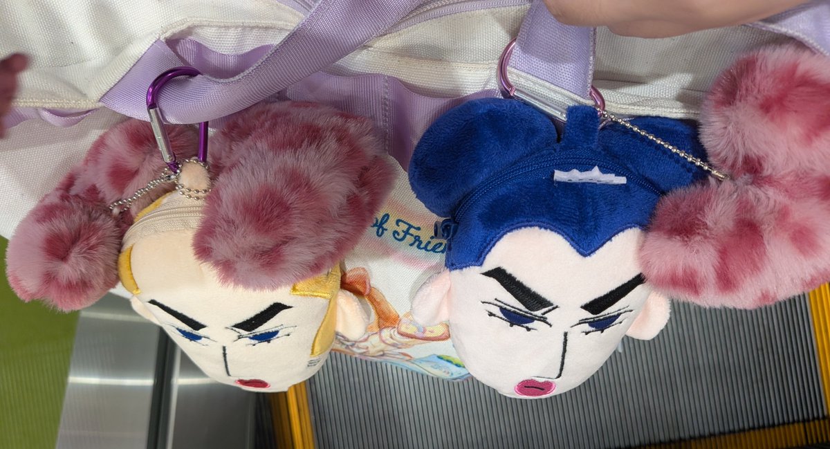 komaikesan's tweet photo. 私の仕事用バッグに新しいチャームが着きました！！！！！！！！！！！

マカオとジョマって言うんだけど、、、えっと、、、、 https://t.co/aQDYwFVBNf