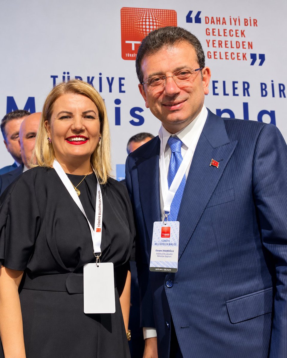 degisimmedyaa's tweet photo. Daha önce “AKP’ye geçeceğime hapis yatarım.” diyen İzmit Belediye Başkanı Fatma Kaplan Hürriyet, bu kez mahkemede tahliyesini talep etmedi.

“Yol arkadaşlarımı geride bırakamam. Tahliyemi talep etmiyorum!” https://t.co/X7tviSkYV6
