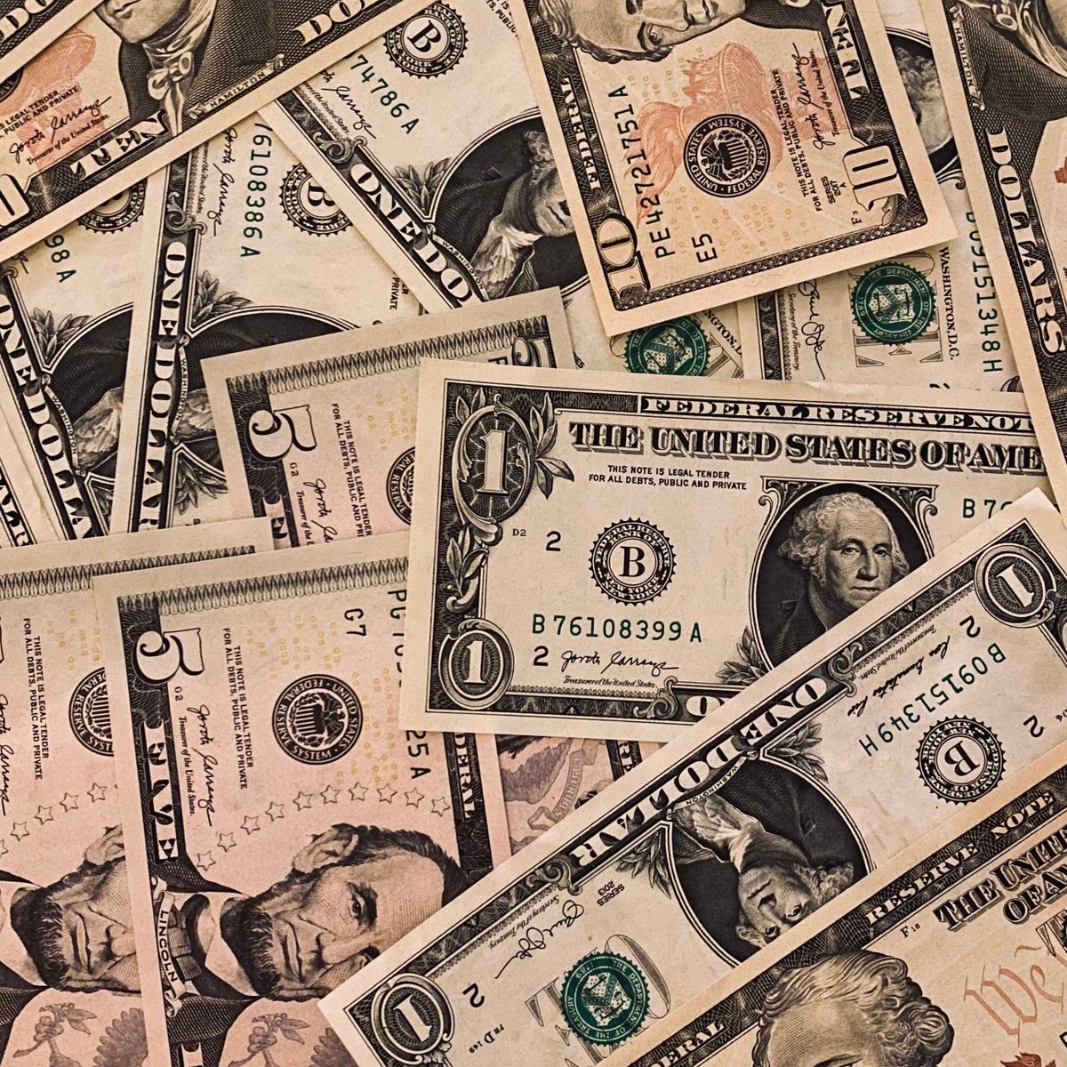 BSCNews's tweet photo. Is Pi Network's crypto's #1 investor...?

@SibleNetworkAI CEO @chrisP_sible has labelled @PiCoreTeam's $PI Ventures "the most effective blockchain VC fund right now".

He highlighted recent airdrop projects in @axisrobotics and @openmind_agi, both of which are Pi Network portfolio companies.

Nobody saw it coming...
