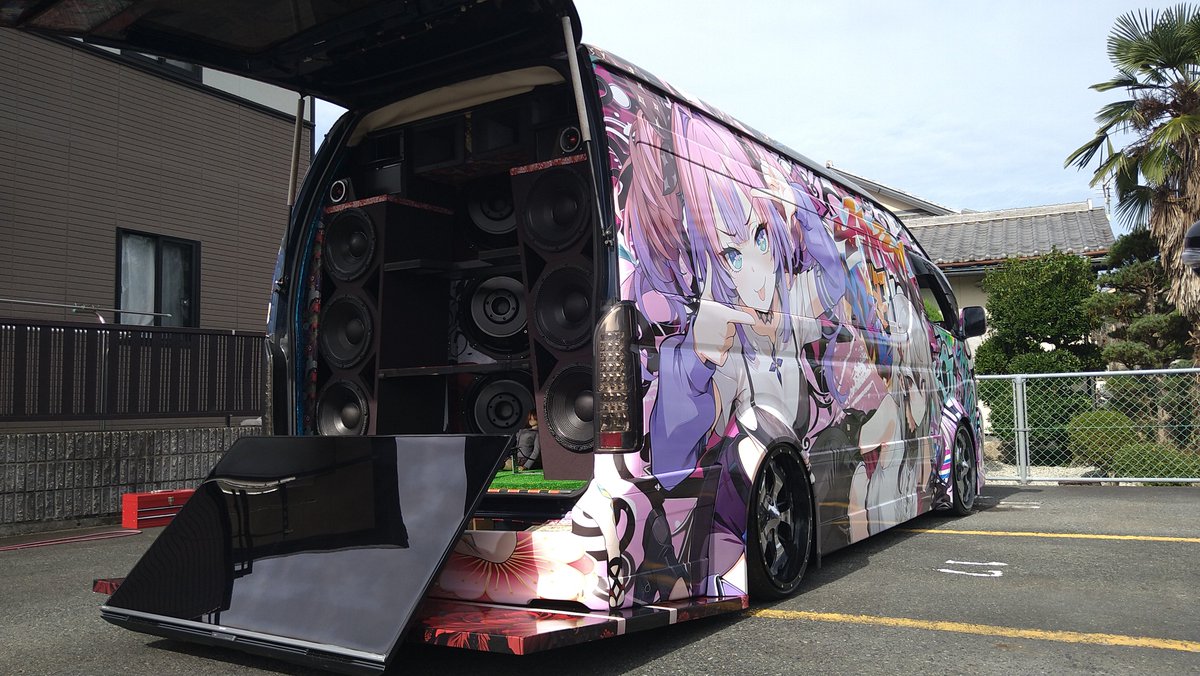 rui2011730's tweet photo. ホロ痛車になりました

ネリッサが音の魔人って事なのでその肩書に恥じぬ
音を出していきたいと思います🔊
よろしくお願いします

手伝いに来てくれた方
邪魔ばっかりしに来た奴
差し入れ持って来てくれた方ありがとうございました
お陰で完成しました✌️ https://t.co/XDxUnHTglh