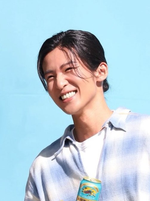 megurorenworld's tweet photo. omggg he's so cuuute 😭😭 scrunchy-nosed, eyes all hidden, the smiliest smile in the history of smiles 😭🤏

#RenMeguro ＃目黒蓮 #晴れ風 https://t.co/hP2tHu8Lz4