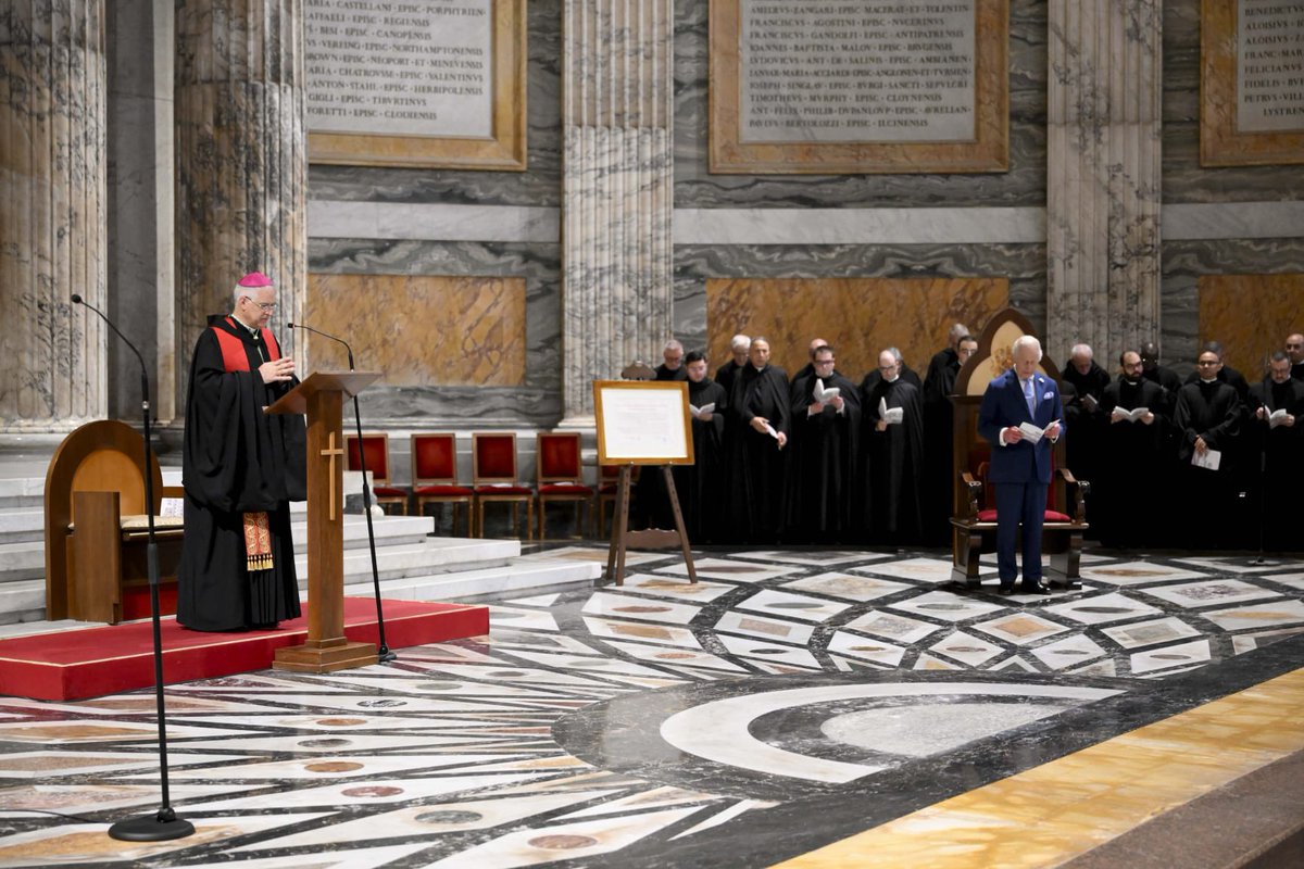 UKinHolySee's tweet photo. 23 October 2025: From the ecumenical prayer with Pope Leo XIV in the Sistine Chapel to HM The King becoming ‘Royal Confrater’ at St Paul’s Outside the Walls, we look back at images of the State Visit and the enduring 🇬🇧🇻🇦 bonds it so beautifully celebrated. 📷: Vatican Media https://t.co/4mOduGnY3S