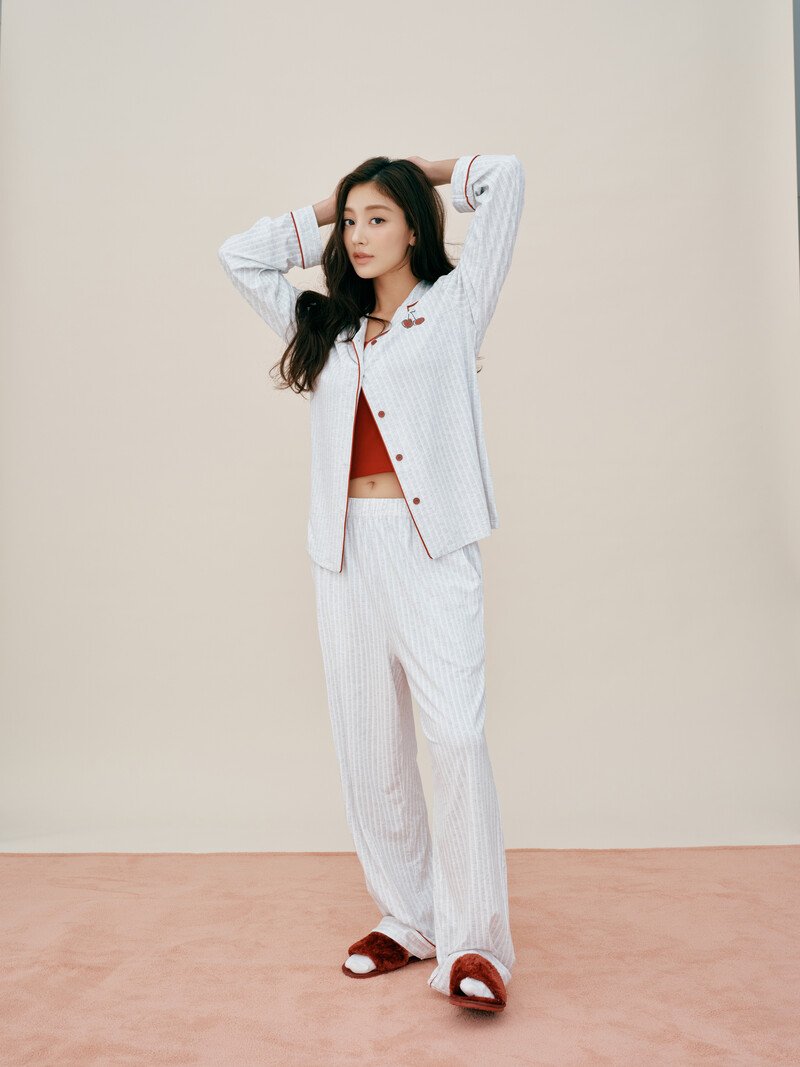 WithPJihyo's tweet photo. JIHYO for VENUS 🍒 https://t.co/NGIxhCxyDW