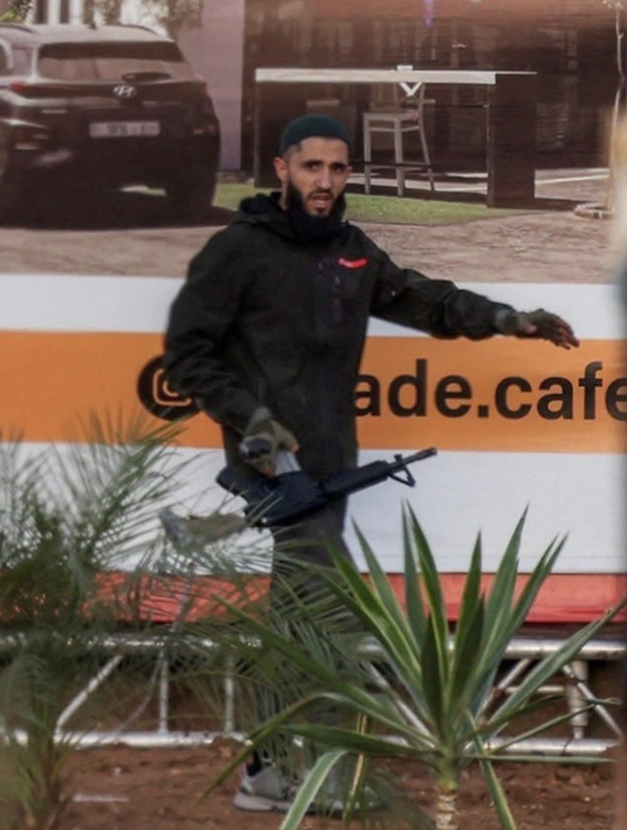 yousefaldomouky's tweet photo. يعيش المرء حياةً كاملةً لموت كهذا! 
ولنعم محيا وممات الرجال..
اجتمعا عليه وتفرقا عليه! https://t.co/sF62x7Z6BS