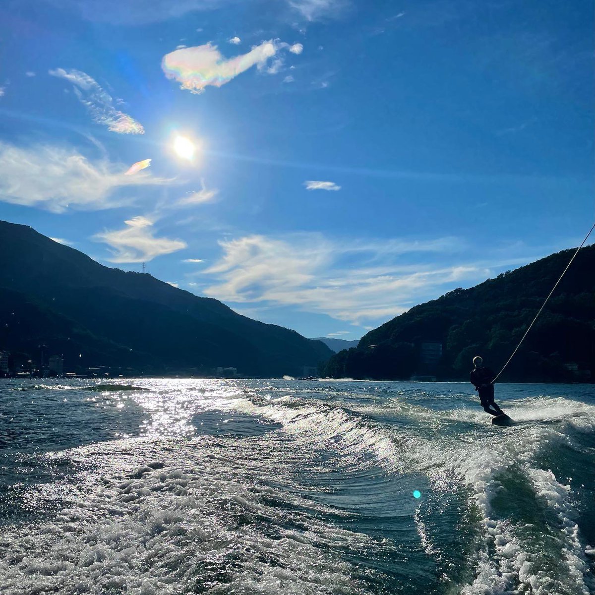 joenghac's tweet photo. Amidst towering mountains and endless skies, find your peace where the current carries you forward. Every ripple tells a story of adventure, balancing thrill with elegance in a breathtaking world designed for those who dare to seek true serenity on the open waters. https://t.co/nuFfJRjo0j