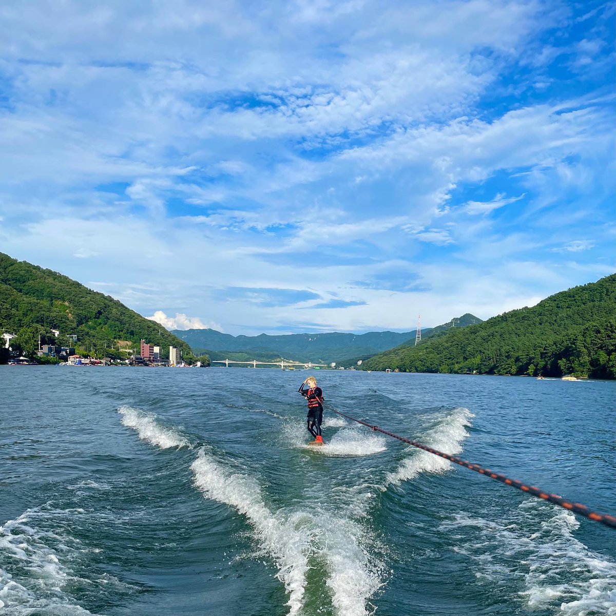 joenghac's tweet photo. Chasing the horizon under a vast canvas of azure blue, where every turn writes poetry upon the tide. Life is measured in moments of absolute adrenaline and quiet grace, leaving behind a trail of vibrant memories crafted in the heart of nature's pristine playground. https://t.co/5z7aVmi0mu