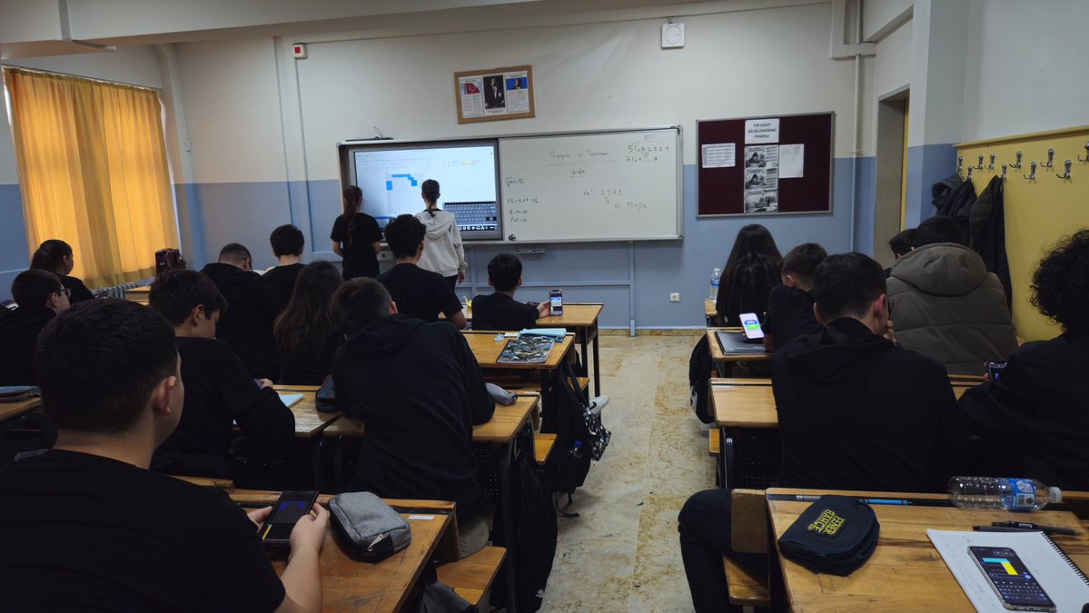 pendikttmtal's tweet photo. 💻🧮 Our eTwinning Club celebrated #CodeWeek2026 with a fun Excel coding game, combining math, colors, and algorithmic thinking! 🌈🧩 @tcmeb_mtegm @istanbul_MTE
@istanbulilmem @PendikMEM @tretwinning @eTwinning_ist @eTwinningDestek @TuranDgsn https://t.co/V8xj5AD9bo