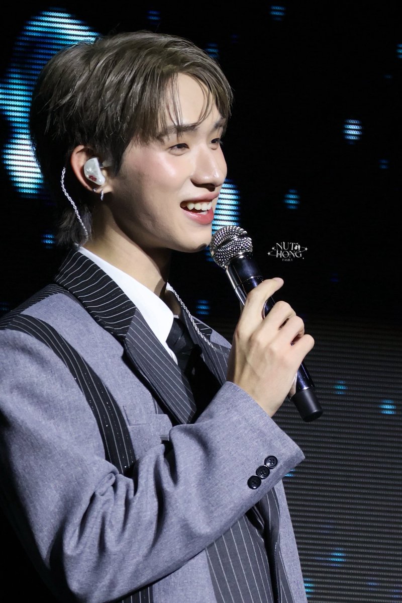 NutHongFamilyTH's tweet photo. 📸 [231026]  LYKN Reflexion Concert

🐺✌🏻

THE REFLEXION BEGINS
#LYKNReflexionConcertD1
#nnutdan #hongshihoshi https://t.co/dMt2wBNCrc