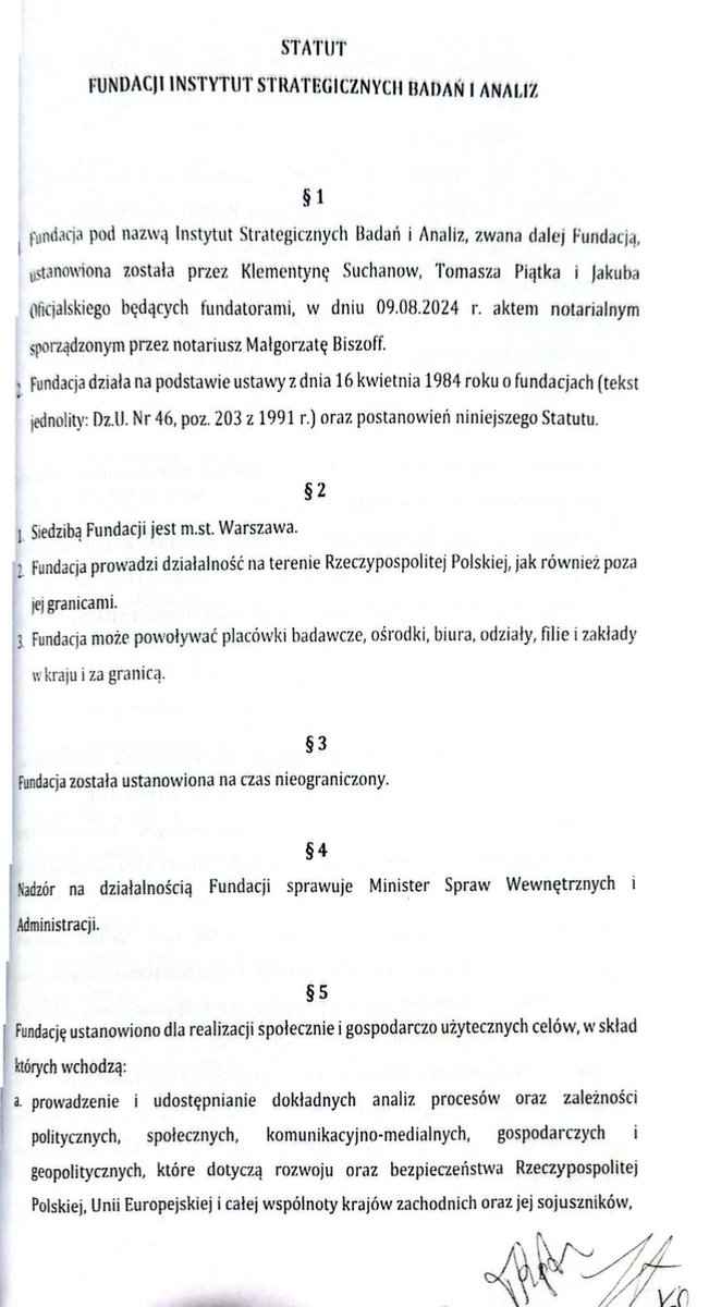 BartoszLewand20's tweet photo. ❗️”Instytut Myśli Politycznej im. Gabriela Narutowicza (wcześniej Instytut Dziedzictwa Myśli im. R. Dmowskiego i I. Paderewskiego) jak squot?” - czyli krótka historia o tym jak pani @KSuchanow i pan @Tomasz5ek chcieli zarejestrować swoją fundację w siedzibie Instytutu utworzonego przez państwo polskie i finansowanego ze środków publicznych, a ten… absolutnie się na to nie zgadzał i protestował w sądzie.

Mało kto wie, że znani tropiciele „ruskich wpływów” @KSuchanow oraz @Tomasz5ek powołali na początku 2025 r. fundację o poważnej nazwie „Instytut Strategicznych Badań i Analiz” w Warszawie.

https://t.co/HZ0o9oJEvk

W zarządzie tej Fundacji zasiadają oboje fundatorzy.

Fundacja za skromnym funduszem założycielskim 1050 zł miała pozyskiwać finansowanie m. in. z grantów, zbiórek, sponsoringu i… odpisu „1% podatku” dochodowego (twórcy Fundacji chyba nie sprawdzili, że od 2023 r. można odpisać 1,5% podatku 🙂).

Czy Fundacja podlegająca MSWiA min. @MKierwinski, otrzymała jakieś pieniądze ze źródeł polskich czy zagranicznych tego nie wiemy, bowiem Fundacja nie złożyła dotychczas sprawozdań.  

W momencie rejestracji Fundacja jako adres wskazała ul. Powsińską 64a w Warszawie.

To adres siedziby Instytutu utworzonego zarządzeniem @kultura_gov_pl i finansowanego ze środków publicznych (wcześniej Instytut Dziedzictwa Myśli im. R. Dmowskiego i I. Paderewskiego, a obecnie - po zmianie władzy - Instytut Myśli Politycznej im. Gabriela Narutowicza).

Sąd Rejonowy dla m. st. Warszawy w Warszawie po kilku uzupełnianych brakach, w końcu zarejestrował Fundację @Tomasz5ek i @KSuchanow, doręczając potwierdzenie rejestracji na adres ul. Powsińska 64a w Warszawie.

Jakie musiało być zdziwienie w Instytucie Myśli Politycznej im. G. Narutowicza, że jakaś prywatna fundacja @Tomasz5ek i @KSuchanow próbuje im się „wkręcić” do siedziby, skoro sam dyrektor Instytutu w piśmie z Sądu z 4.06.2025 stanowczo zaprotestował i wskazał, że fundacja obojga „tropicieli ruskich wpływów” ani nie ma żadnego tytułu do nieruchomości ani nigdy Instytut nie zgadzał się na wykorzystanie nieruchomości dla celów jakiejś fundacji.

Sąd w związku ma związane ręce. Grozi grzywnami za niewskazanie poprawnego adresu, ale gdzie ma przesyłki doręczać, to już wiedzą tylko fundatorzy, zapewne zajęci walką z „ruską dezinformacją”, choć sami skłamali dobro faktycznej siedziby fundacji 😉

Komedia.❗️