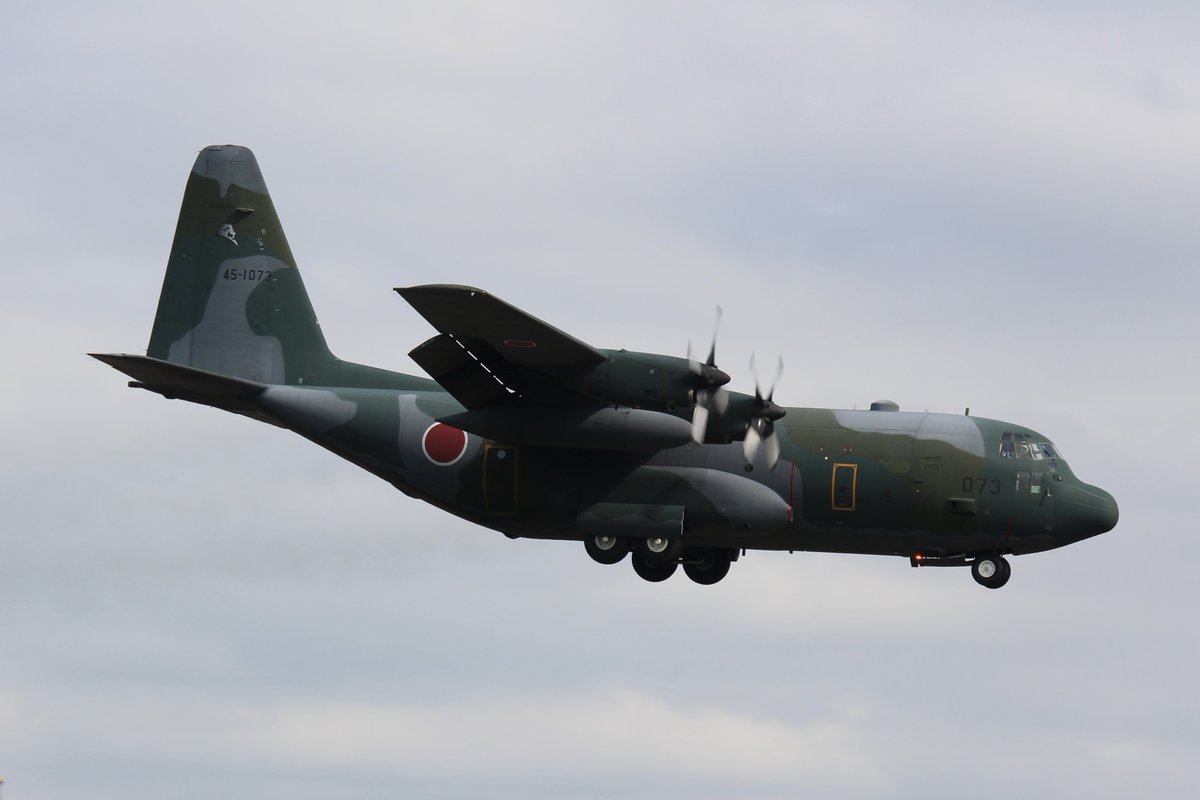 ATLAS_5097's tweet photo. 2026/10/23 RJTL
BRNCO C-130H 45-1073 401SQ
EXTRA EA-300 JA11DB
PLUTO U-680 02-3032 飛行点検隊
ATTACKER AH-1S JG-3479  陸上自衛隊
下総に来てた方々、お疲れ様でした〜
明日楽しみましょう😊 https://t.co/i1sCxvUhIr