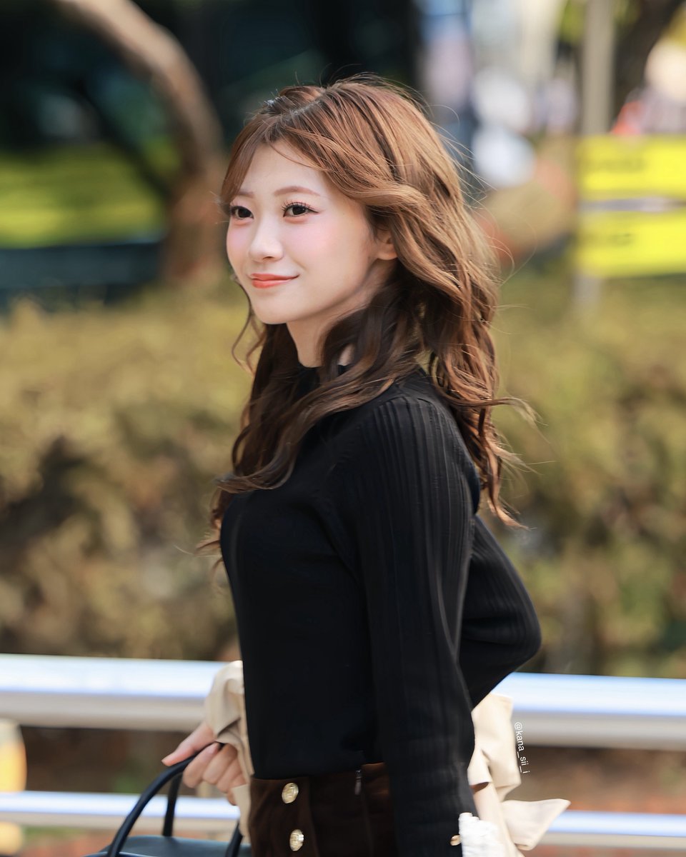 kana_sii_i's tweet photo. 261023 뮤직뱅크 중간출근

#큐스토 #きゅーすと
#이타쿠라카나  #板倉可奈 https://t.co/qLJ3uqPgyd