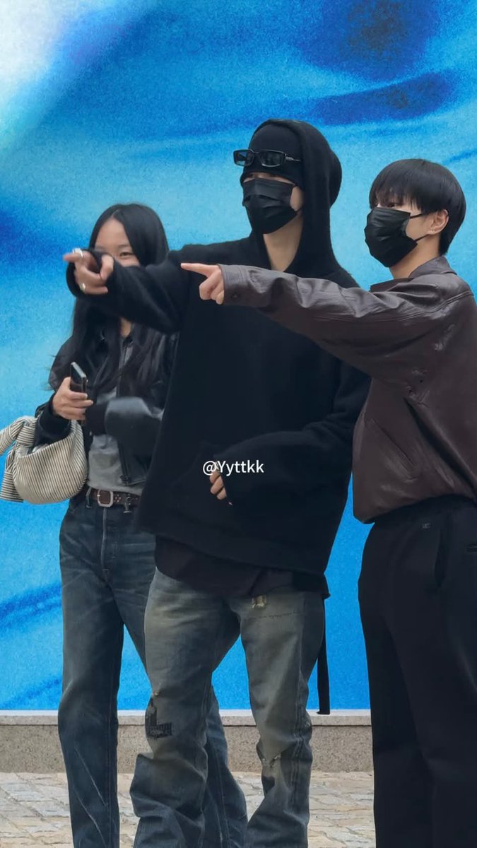 EN7ernally's tweet photo. jungwon and ni-ki went to justin bieber’s skylrk pop-up in seoul 😭🥹 https://t.co/WGchtC7RHz