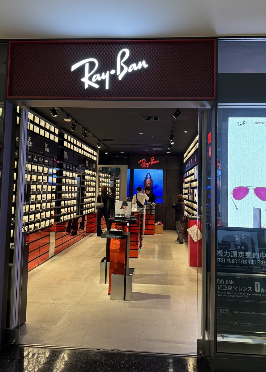 mawarp's tweet photo. とりあえず RayBanショップ
グランフロントへ...
I5装着のラウンドメタル
再フィッティングしてもらった
バッチリ👍 https://t.co/IzF32eOy2B