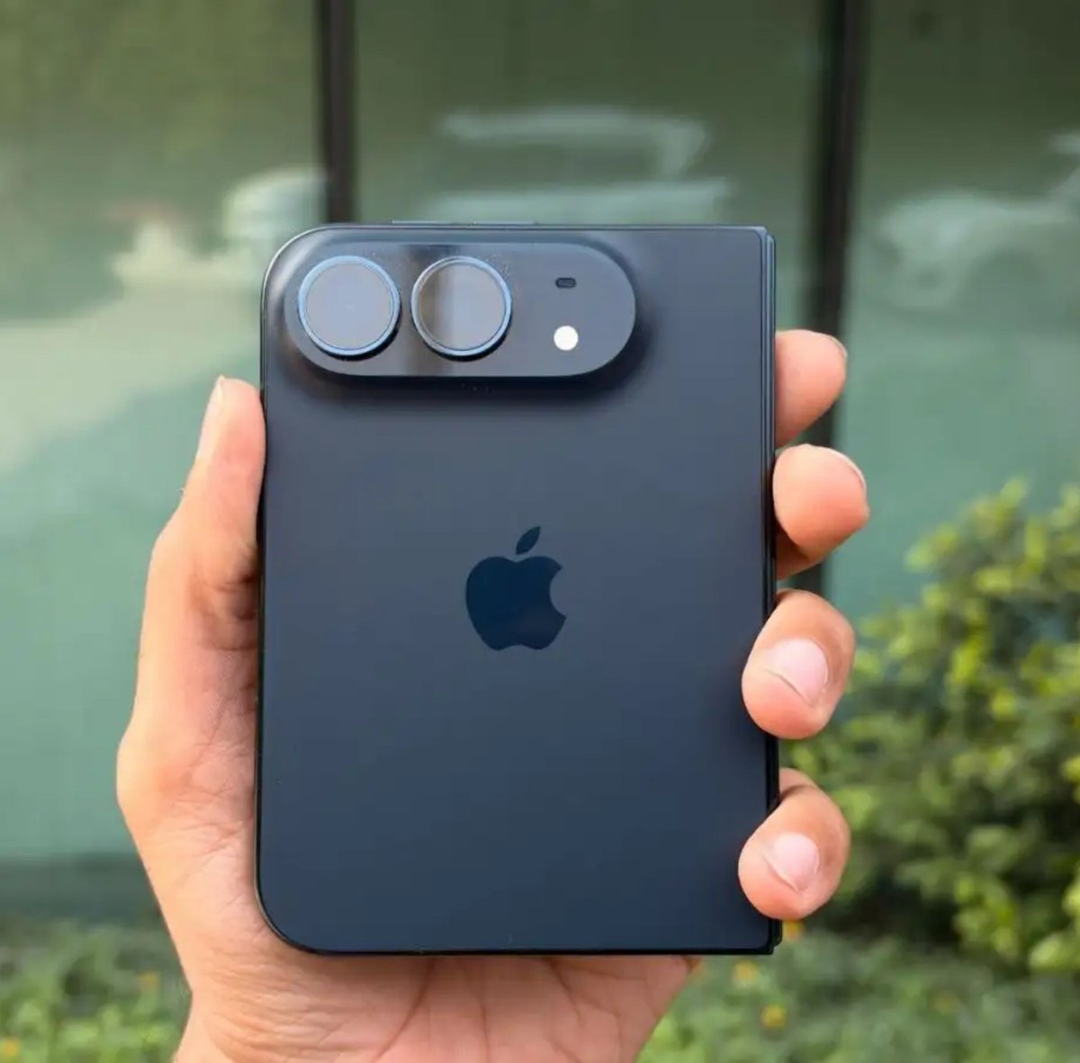 JaikyYadav16's tweet photo. अमीरी की हद देखिये।

आज Blinkit पर iphone Duo की सेल लाइव हुई थी जो सिर्फ 5 मिनट में ही आउट ऑफ स्टॉक हो गई, जिसे देख CEO अलबिंदर ढींढसा भी चौंक गए।

iphone Duo जिसकी शुरुआती कीमत 3 लाख रुपए है और जो उसका टॉप वैरिएंट है उसकी कीमत 4.5 लाख तक है। इतनी मंहगी कीमत होने के बावजूद सेल सिर्फ 5 मिनट में फुर्र हो गई।

अगर Apple वाले 10 लाख का फोन भी लॉन्च कर देंगे न तो यहां लोग 10 लाख वाला फोन खरीदने की क्षमता रखते हैं।