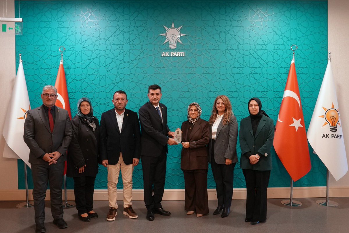 HulyaTerzioglu1's tweet photo. Türkiye Harp Malulü Gaziler Şehit Dul ve Yetimler Derneği Genel Başkanı ve beraberindeki kıymetli şehit yakınlarımız ile kahraman gazilerimizi ağırlamaktan büyük bir onur ve şeref duyduk.

Aziz şehitlerimizin bizlere emaneti olan kıymetli ailelerimiz ve gazilerimiz için önümüzdeki süreçte hayata geçirmeyi planladığımız projeler ve ortak çalışmalar üzerine kapsamlı istişarelerde bulunduk.