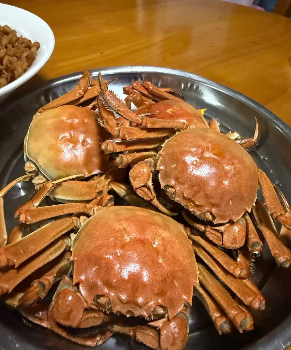 Morley_Zhou's tweet photo. 这里能卖得出去大闸蟹吗？有没有想吃大闸蟹的呀？自家蟹塘养的大闸蟹，顶盖肥。 https://t.co/Hf4BrVjWr1