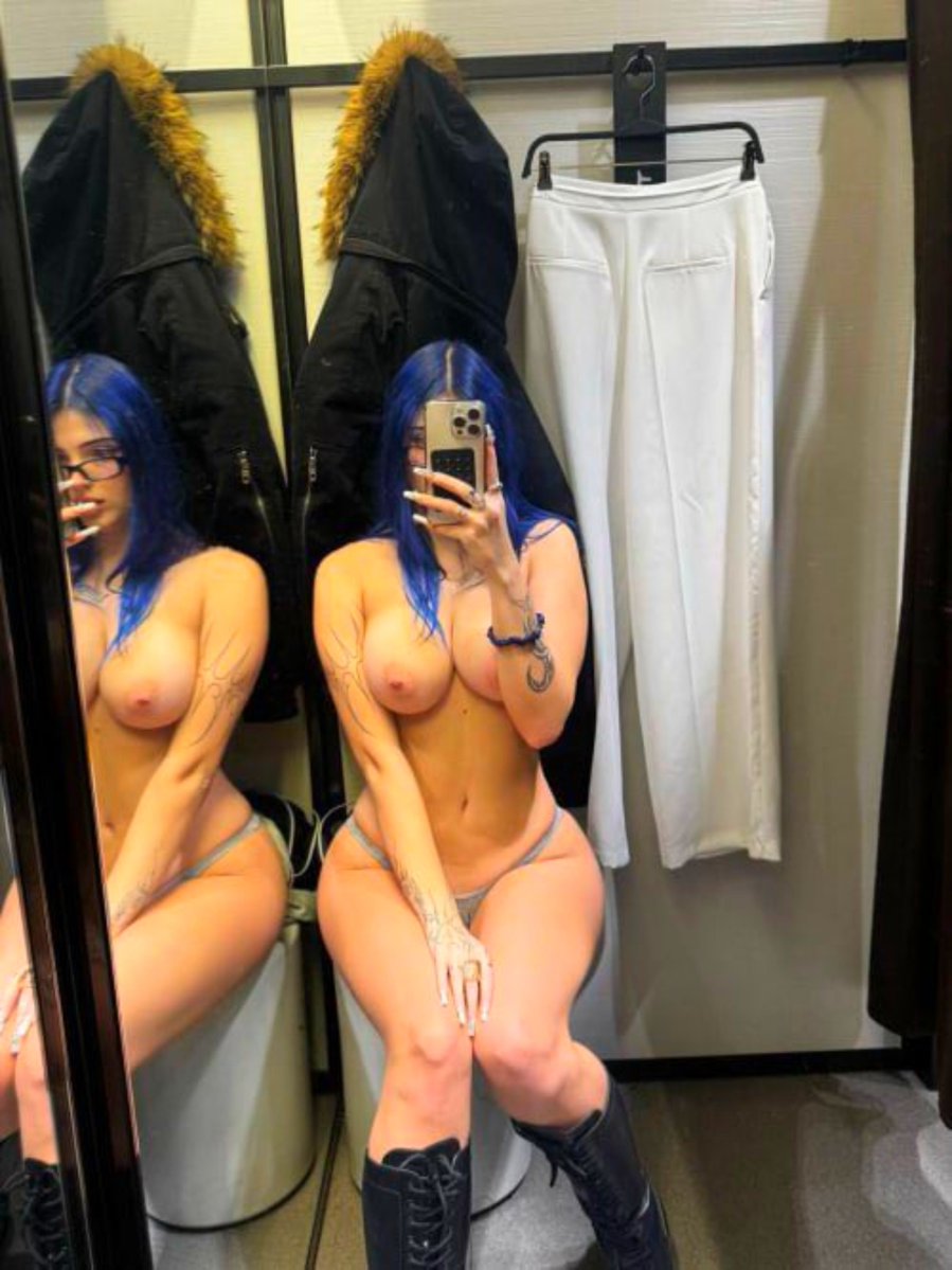 sufferingbl00D's tweet photo. ⎯  Probándome ropa. .

#sexrol #opendm #freerol https://t.co/sGUpAECnxd