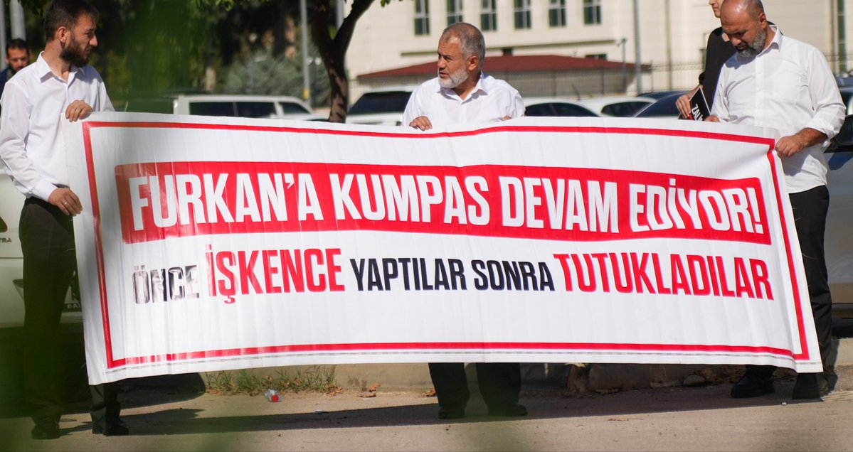 furknharketi's tweet photo. TAHLİYE BEKLİYORUZ!

26 Eylül 2026’da Adana Emniyetinin sokak işkencesinin ardından gözaltına alınan 30 kişiden 7’sinin hukuksuzca tutuklandığı mahkemenin bugünkü duruşması için Adana Adliyesi önündeyiz. 

AdanaPolisi SokakIşkencesi
AdanaEmniyetinden Iftira
PolisDevleti Istemiyoruz
Kardeşlerimizi TahliyeEdin