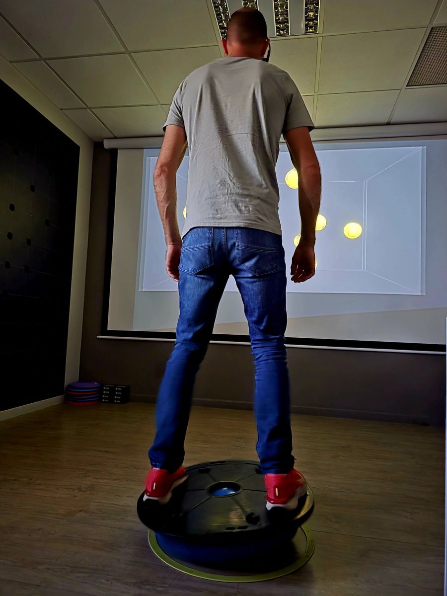 NeuroTrackerCSi's tweet photo. When visual attention is taxed, coordinating balance becomes more challenging.
Balanced boards provide an excellent NeuroTracker dual-task, simulating some of the demands of sports performance under pressure.
#NeuroTracker #DualTask #CognitivePerformance https://t.co/RZIEpC8isw