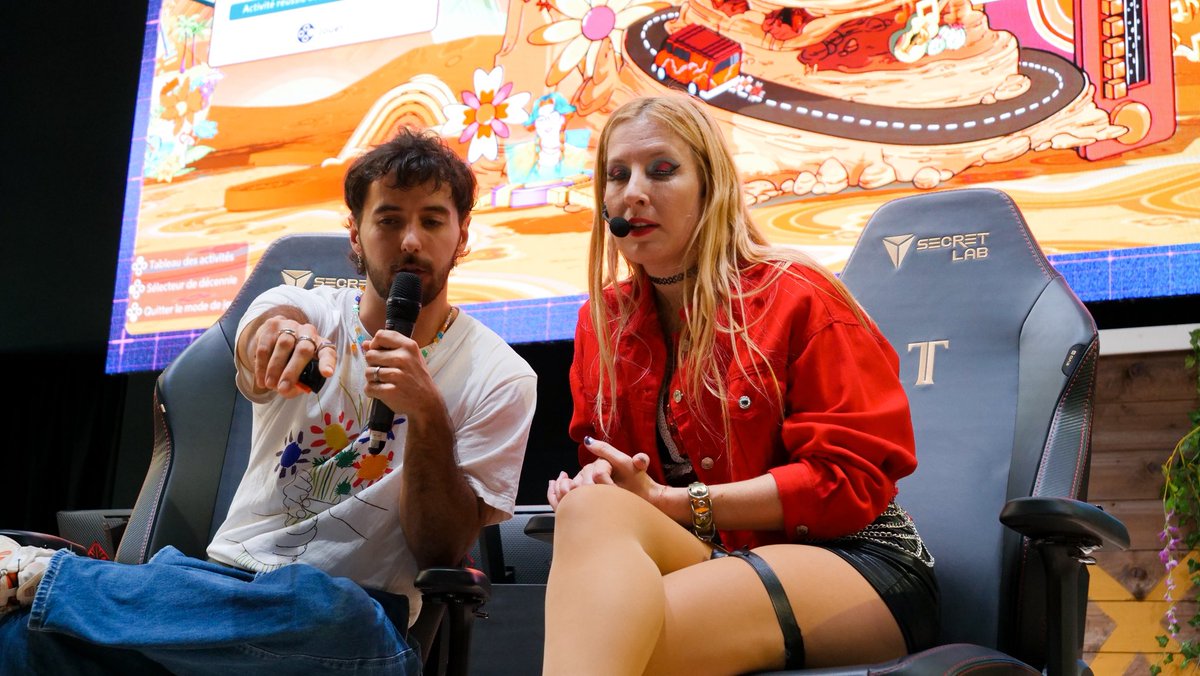 JustDanceFR's tweet photo. Hier, deux membres de l’équipe du jeu sont venus expliquer sur la scène #UbiPGW les coulisses des créations de l’Adventure Mode et des costumes de Just Dance: Decades of Hits 🪩

Vous pourrez de nouveau les retrouver dimanche sur scène (et danser avec eux 👀) ! 💃 https://t.co/q76bb7Ri7n