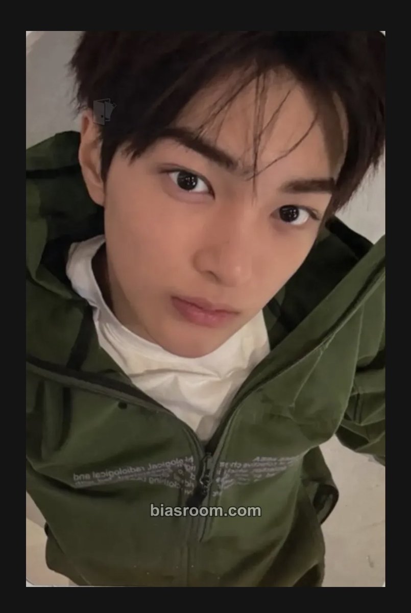 ischuuberry's tweet photo. hai may want ba keonho walmart green green https://t.co/aGJLhdCFkr