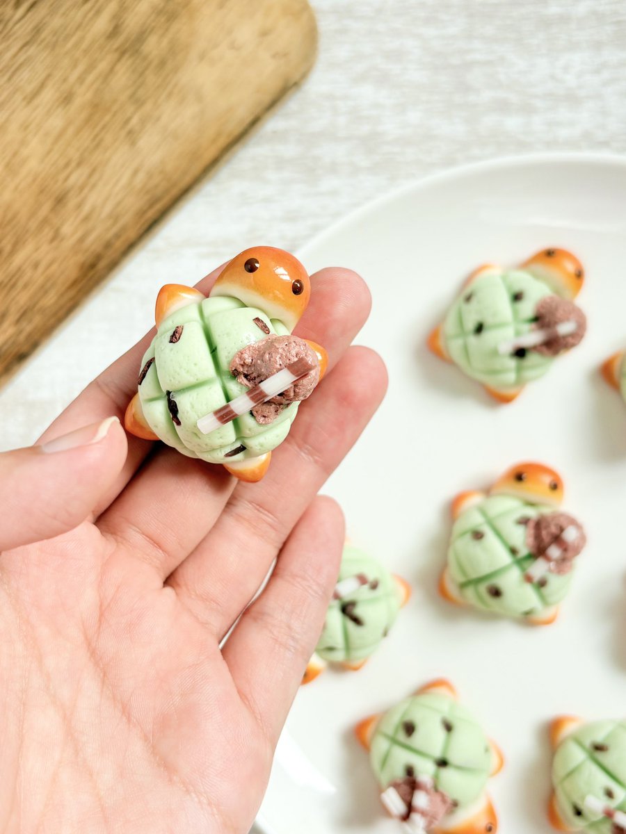 same2bakery's tweet photo. チョコミントカメロンパン🍫🌱

#デザフェス64 にて販売❕ https://t.co/zrNAurM0uT