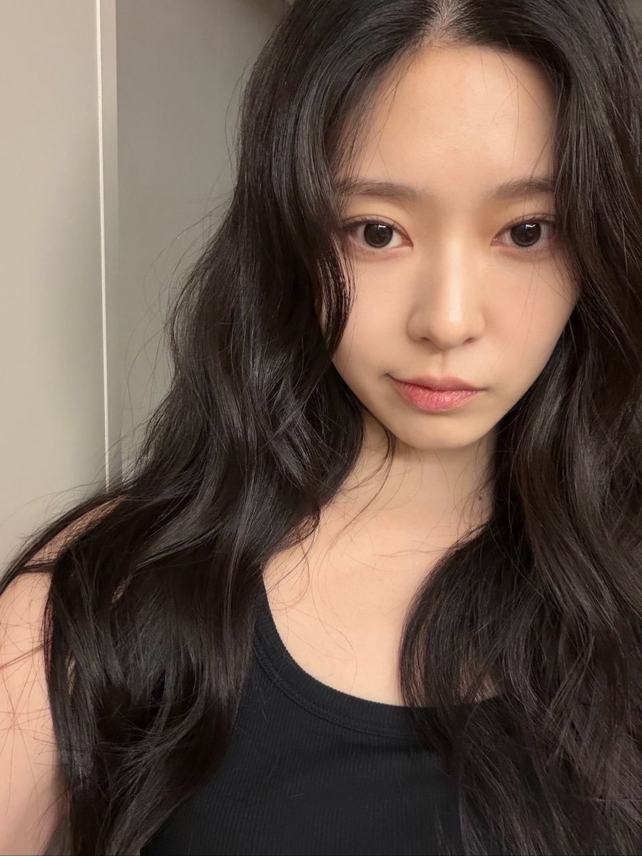 saveminju025 tweet picture