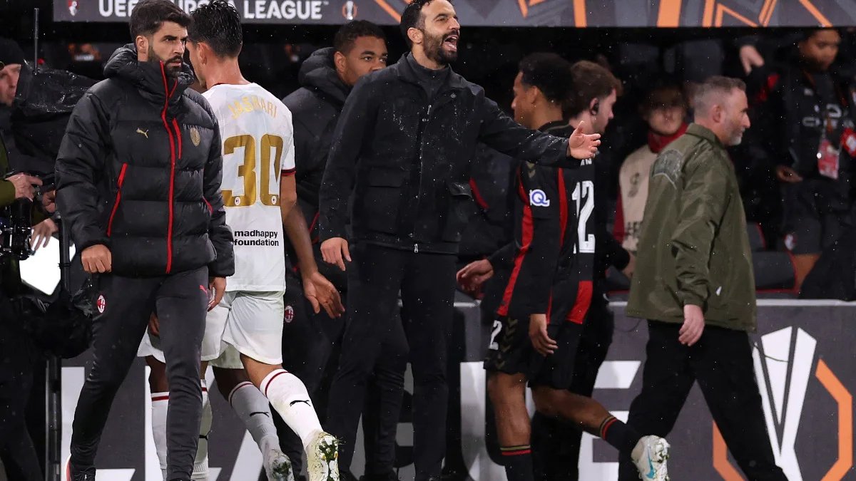 hexapol's tweet photo. Ruben Amorim a appelé ses joueurs à tirer les leçons de la défaite 3–0 contre Bournemouth. Le coach du Milan veut éviter de répéter les mêmes erreurs

#Amorim #ACMilan #Bournemouth https://t.co/WHTqmG68QQ