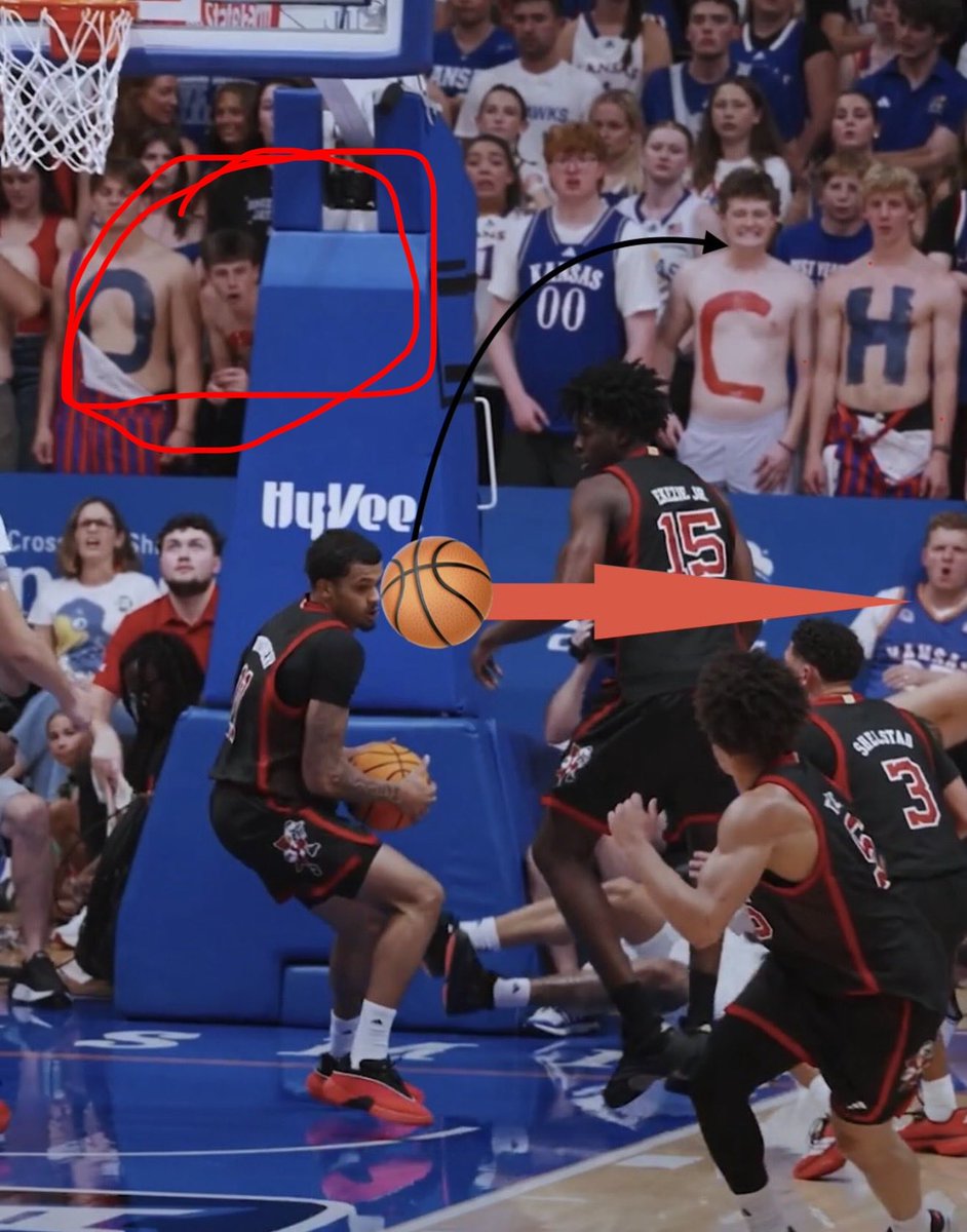 DohnTravis's tweet photo. @AmericanMan89 @LouisvilleMBB And also this guy 😲😂 https://t.co/wP1JxP0yo2